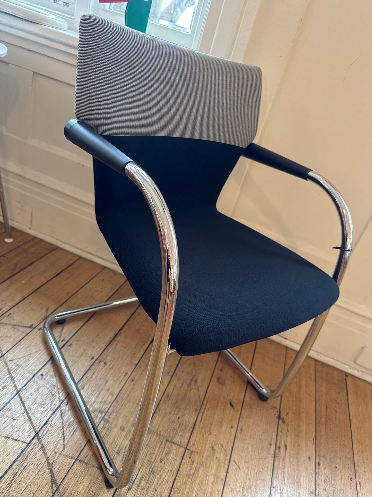 VITRA TAKEOVER / Visa Lounge Seat by Antonio Citterio - Black/white stripe