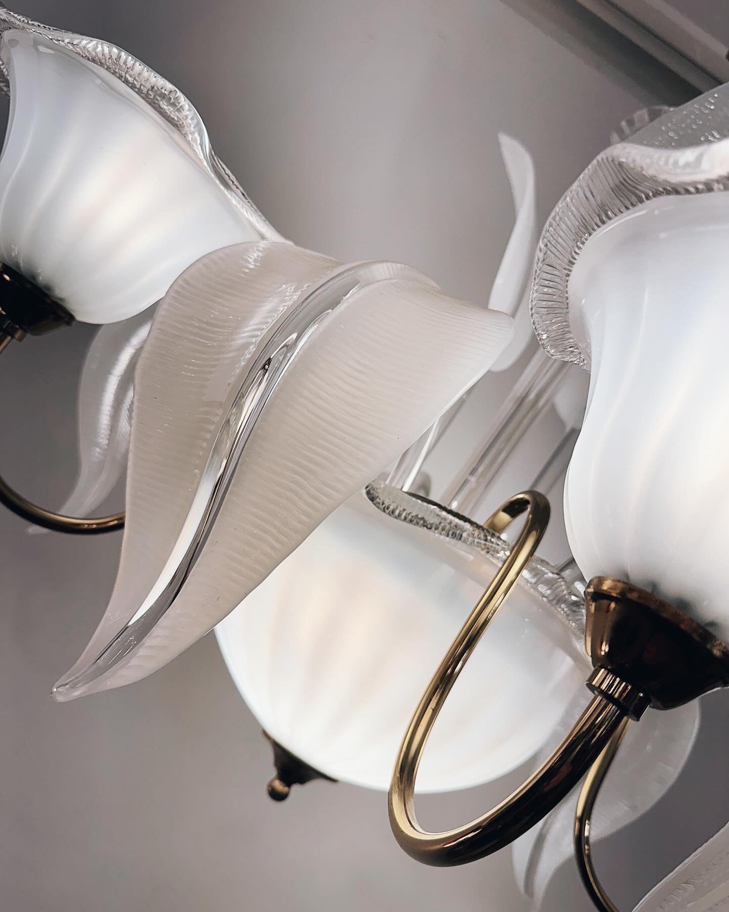 MURANO / 1980s Venetian Milky Glass Chandelier