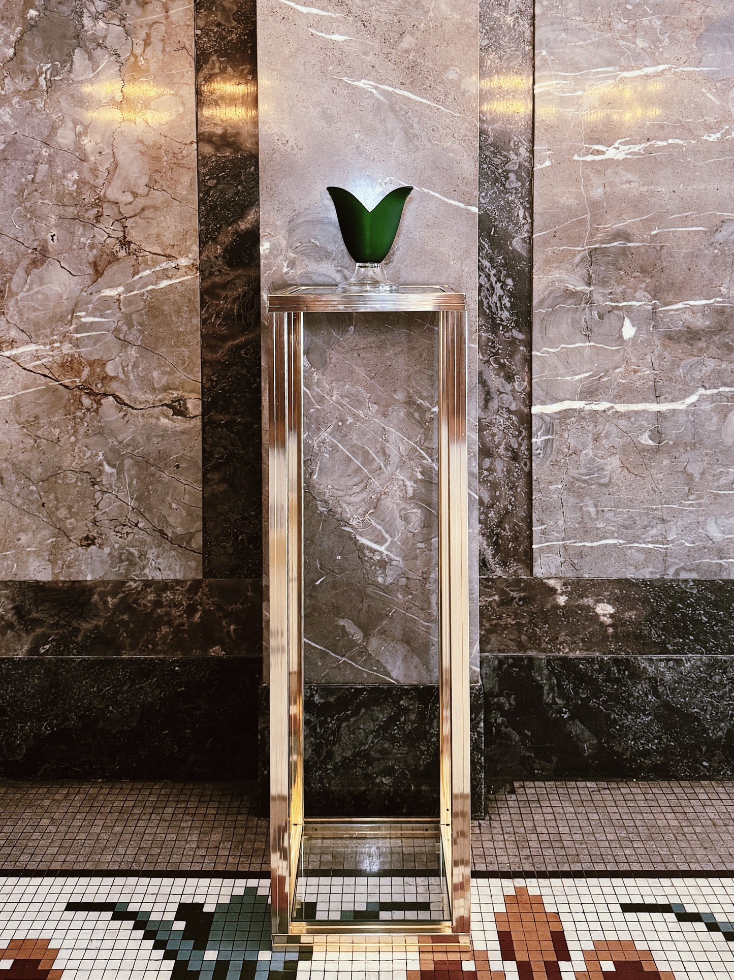 PIERRE VANDEL / Gold Glossy Plinth