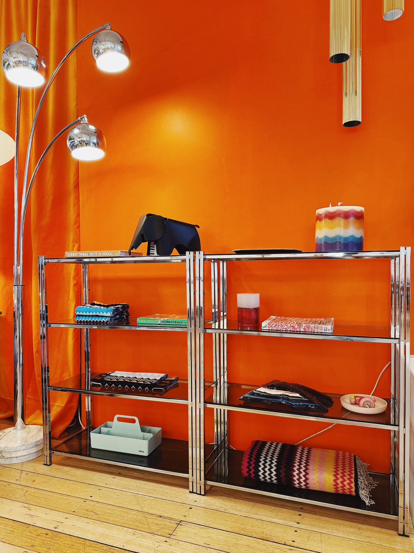VINTAGE / 4- TIER CHROME SHELVING