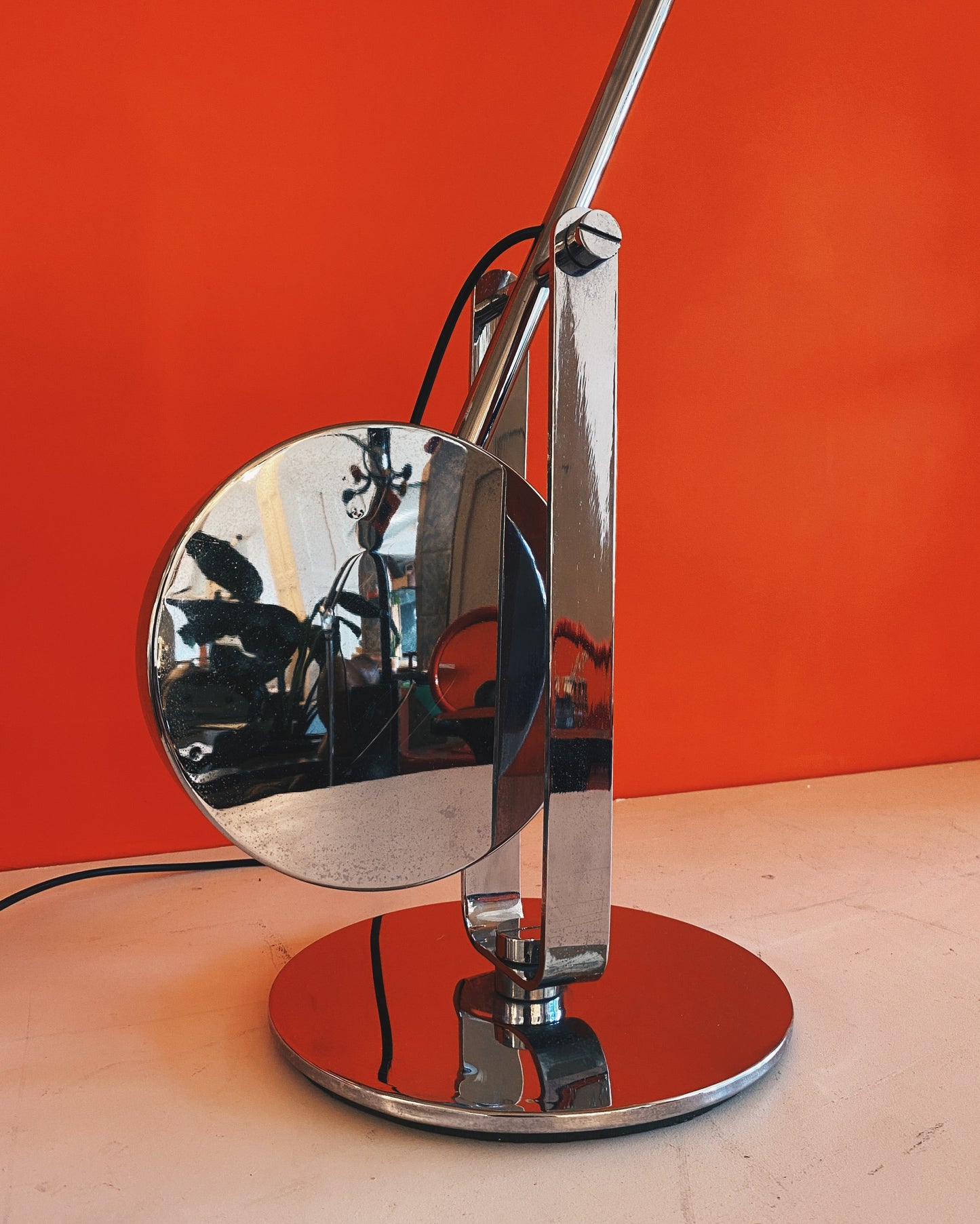 VINTAGE ITALIA/ 1970s Oversized Pendulum Eyeball Lamp