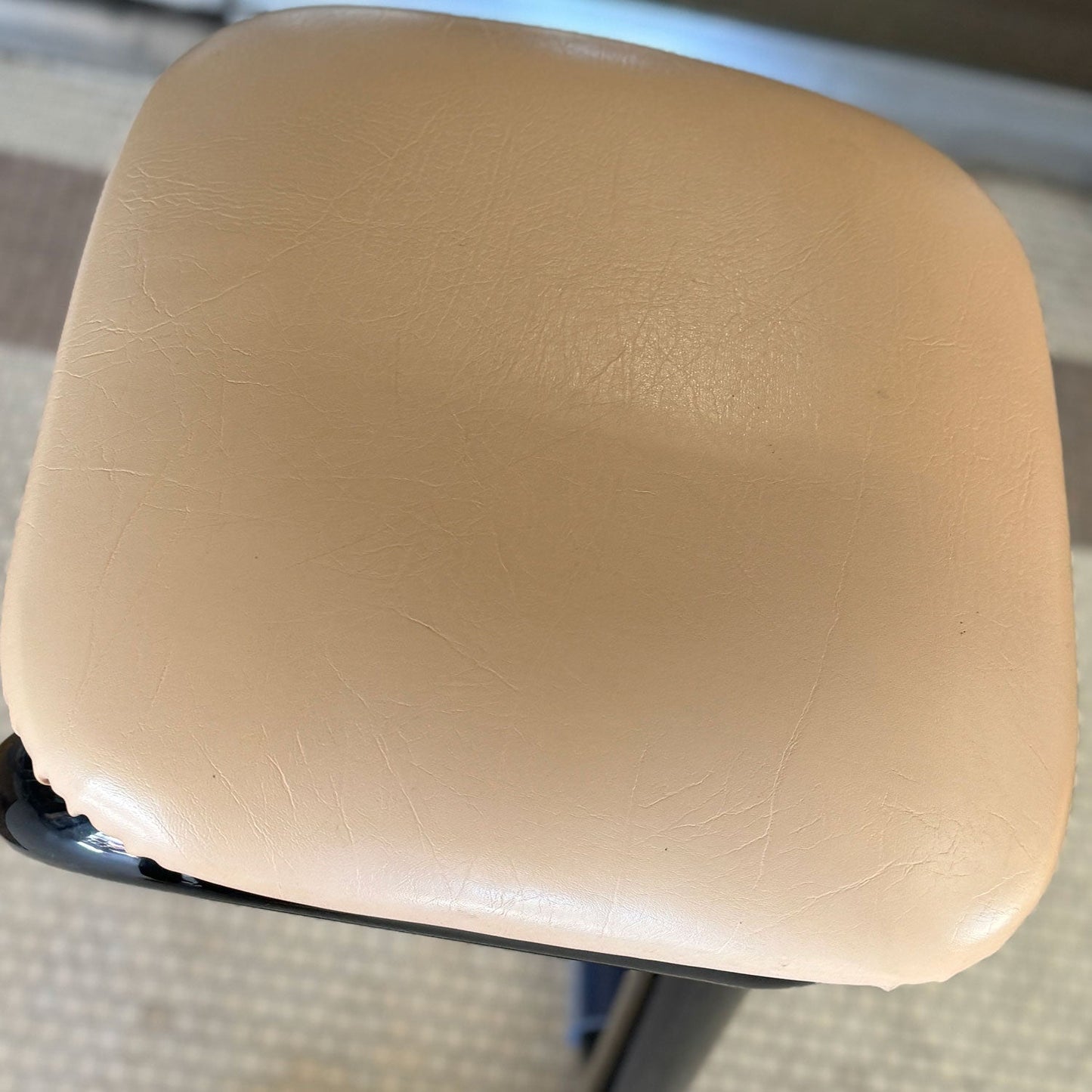NYLEX / Tubular Paperclip Stool - Black/Tan