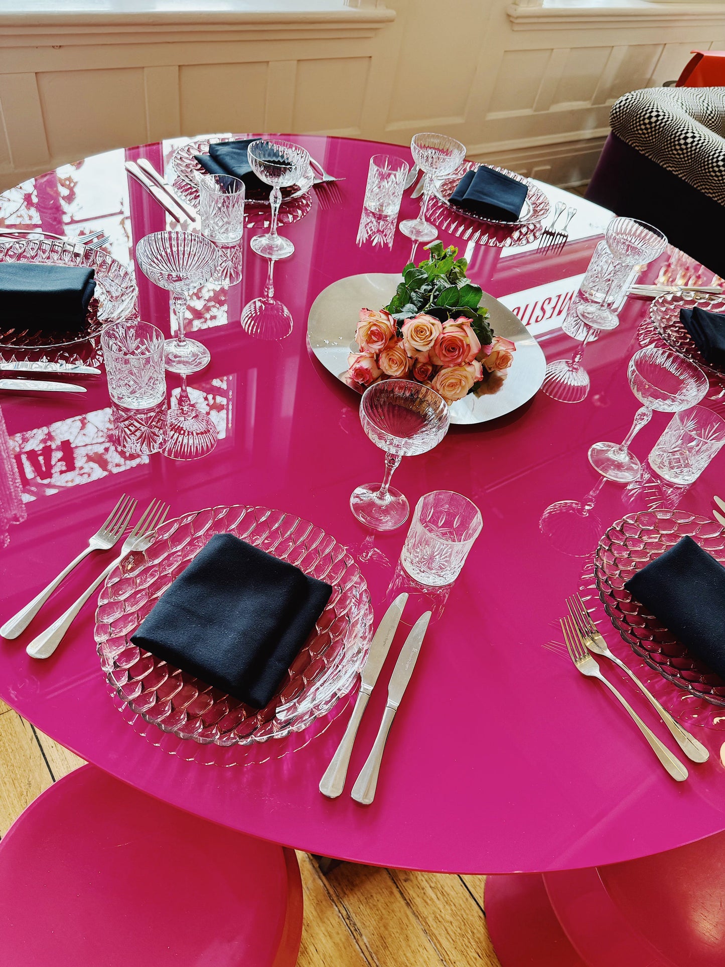 POST MODERN / Round Magenta Pink Glass Dining Table