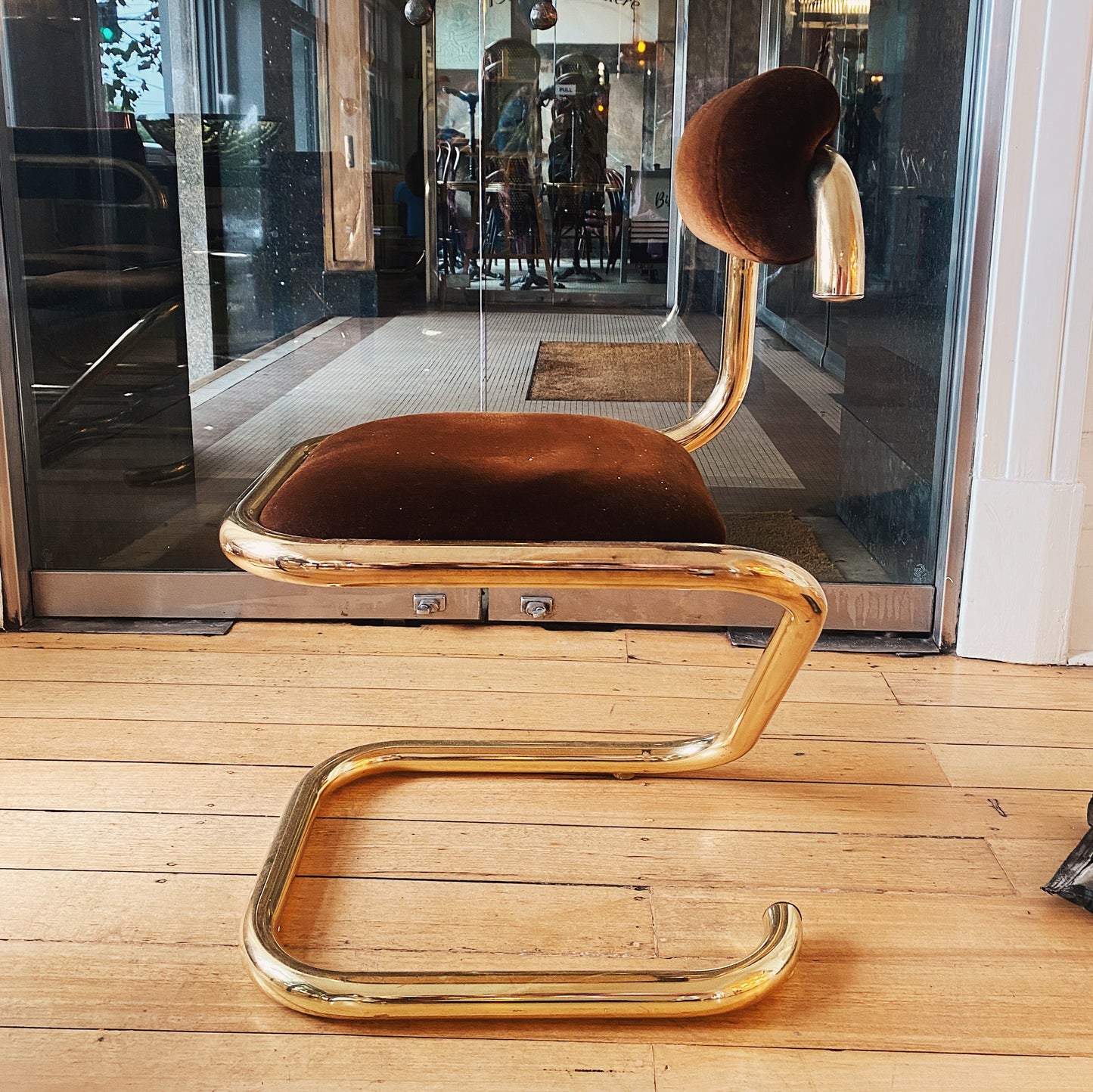 TUBEMASTERS / 1970’s Gold & Chocolate Tubular Paper Clip Chairs