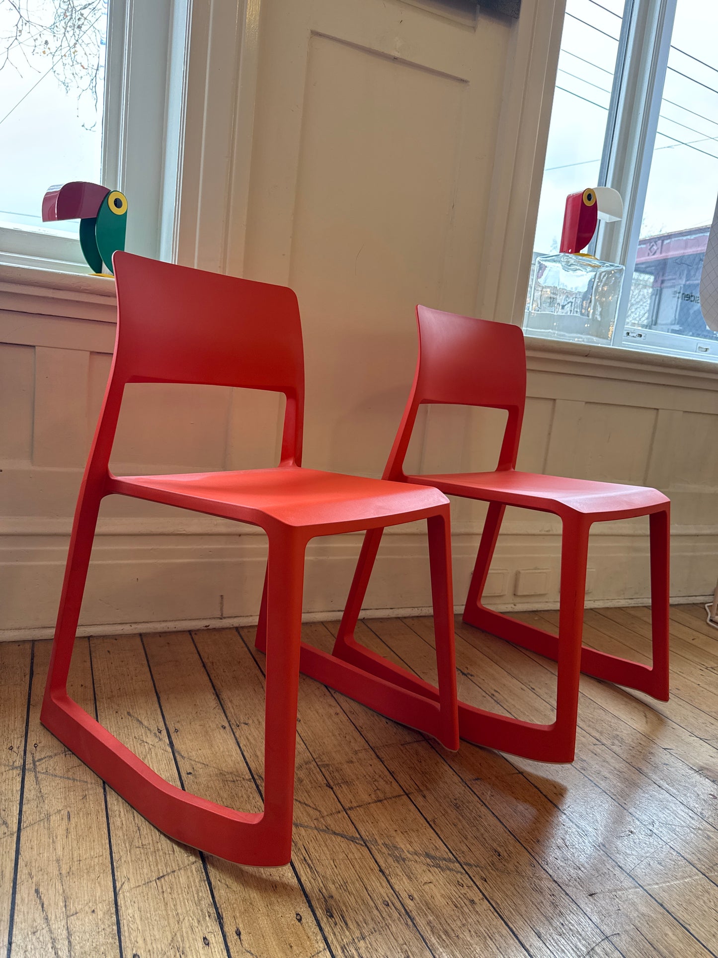 VITRA TAKEOVER / Tip Ton Seat by Edward Barber & Jay Osgerby - Poppy Red