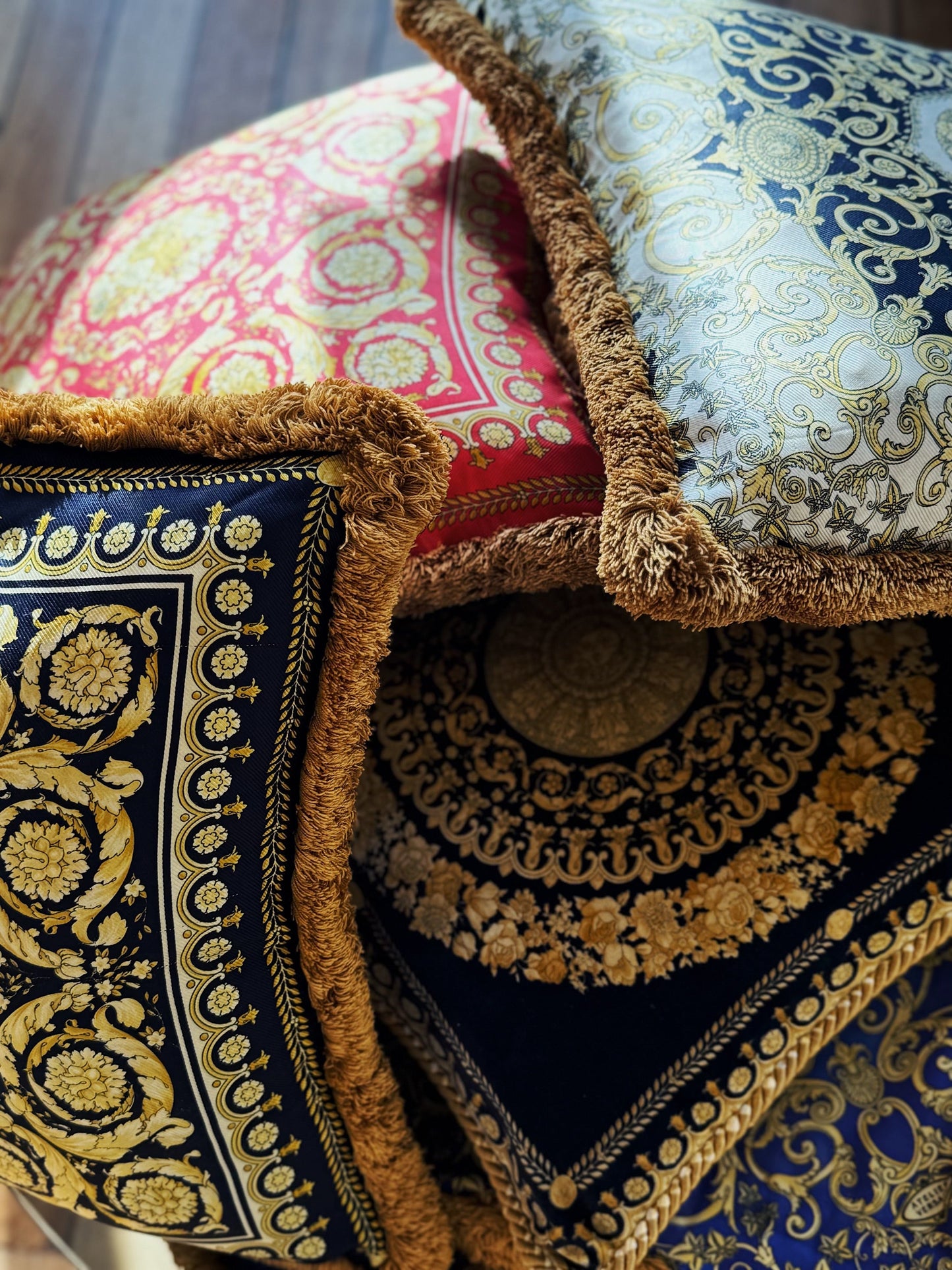 VERSACE / I ♡ Baroque Silk Floral Medusa Cushions