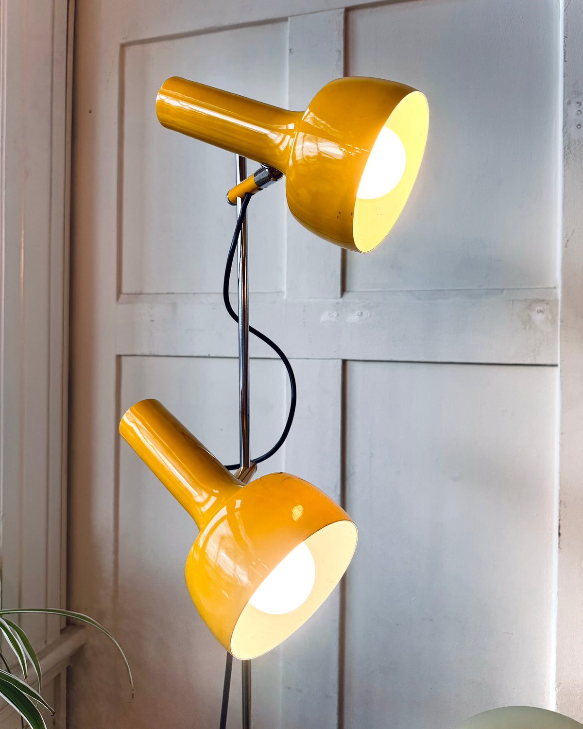 VINTAGE / Oslo Aust. / Dual Head Floor Lamp - Yellow