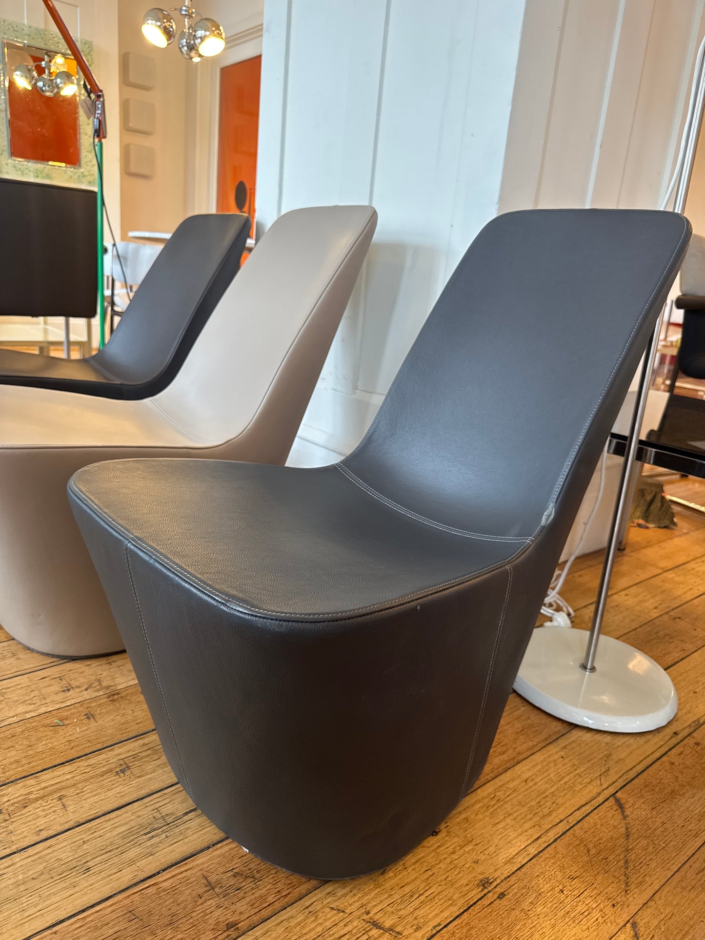 VITRA TAKEOVER / Monopod Leather Seat by Jasper Morrison, 2008 - Black