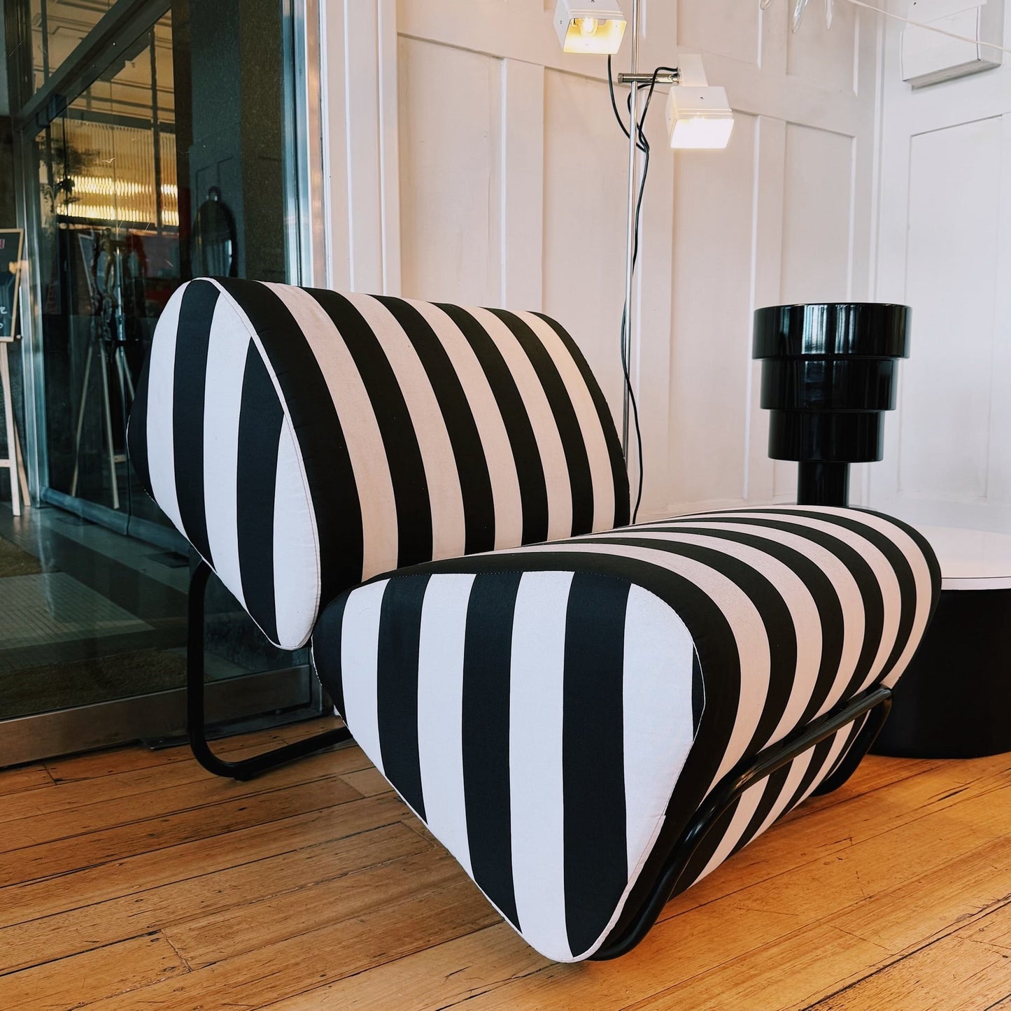 TH BROWN / The Trend Lounge by Peter Brown