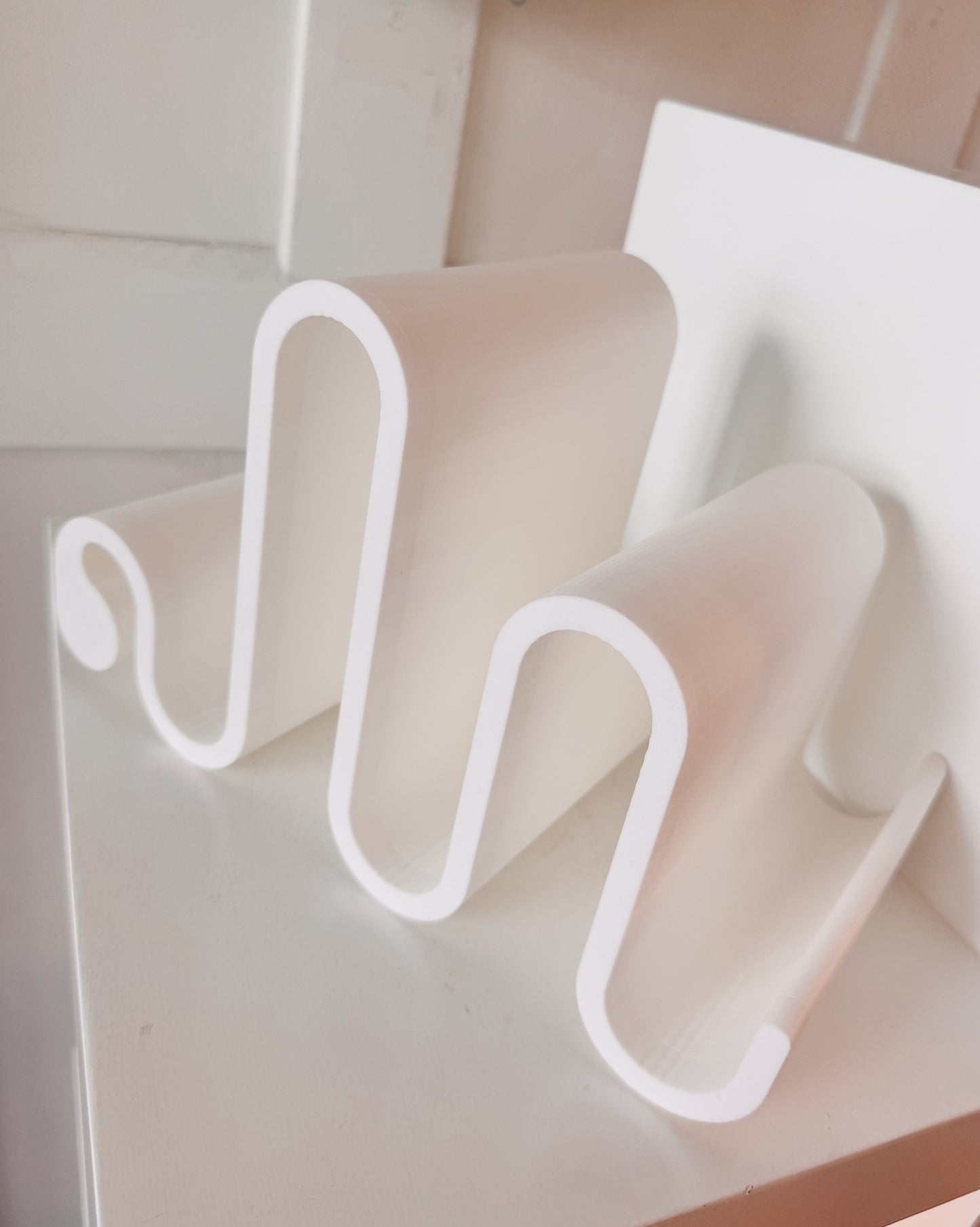 PRIMARY RESIDENCE / Apostrophus Bookstand Large - White