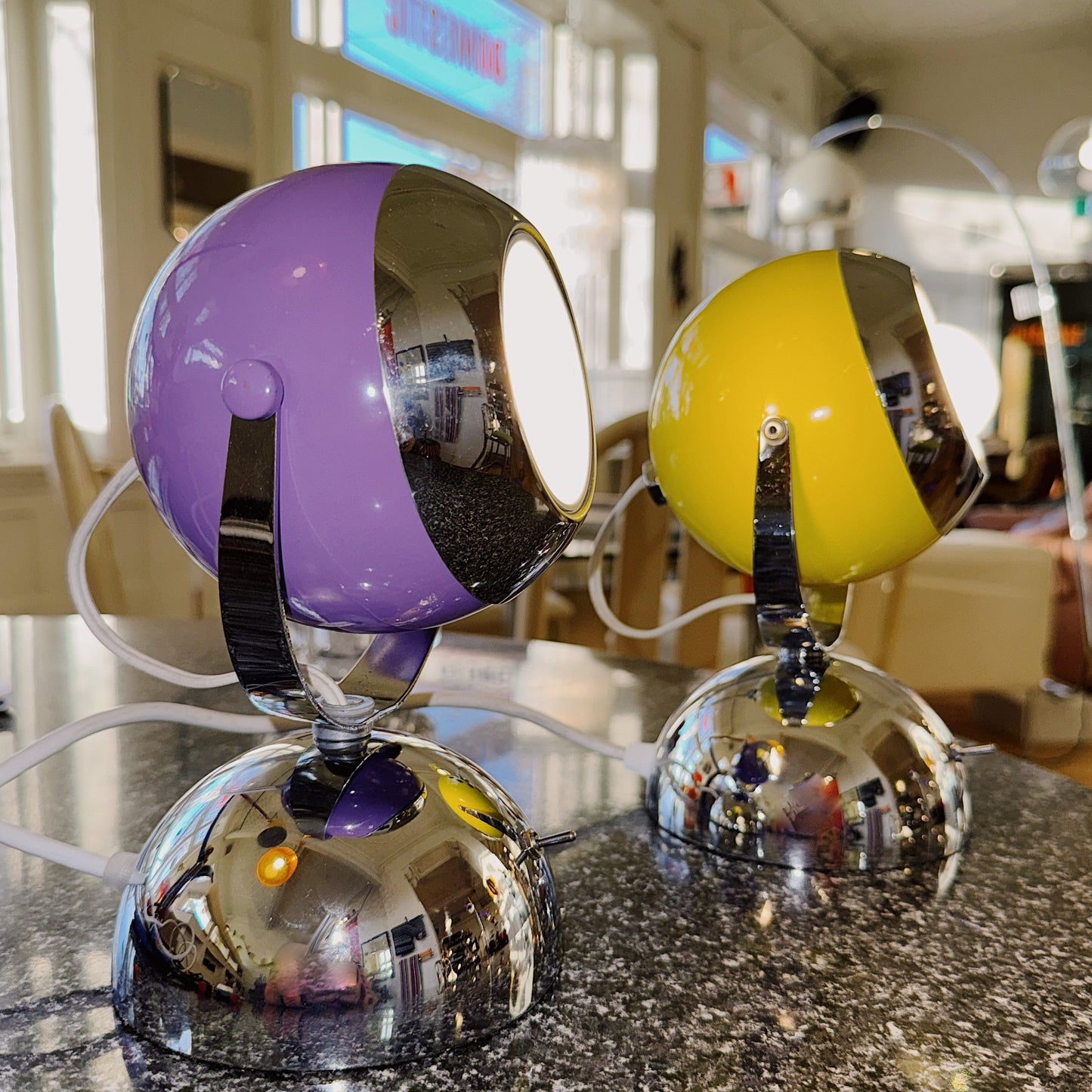 SPACE AGE / 1960s Eyeball Lamp - Purple