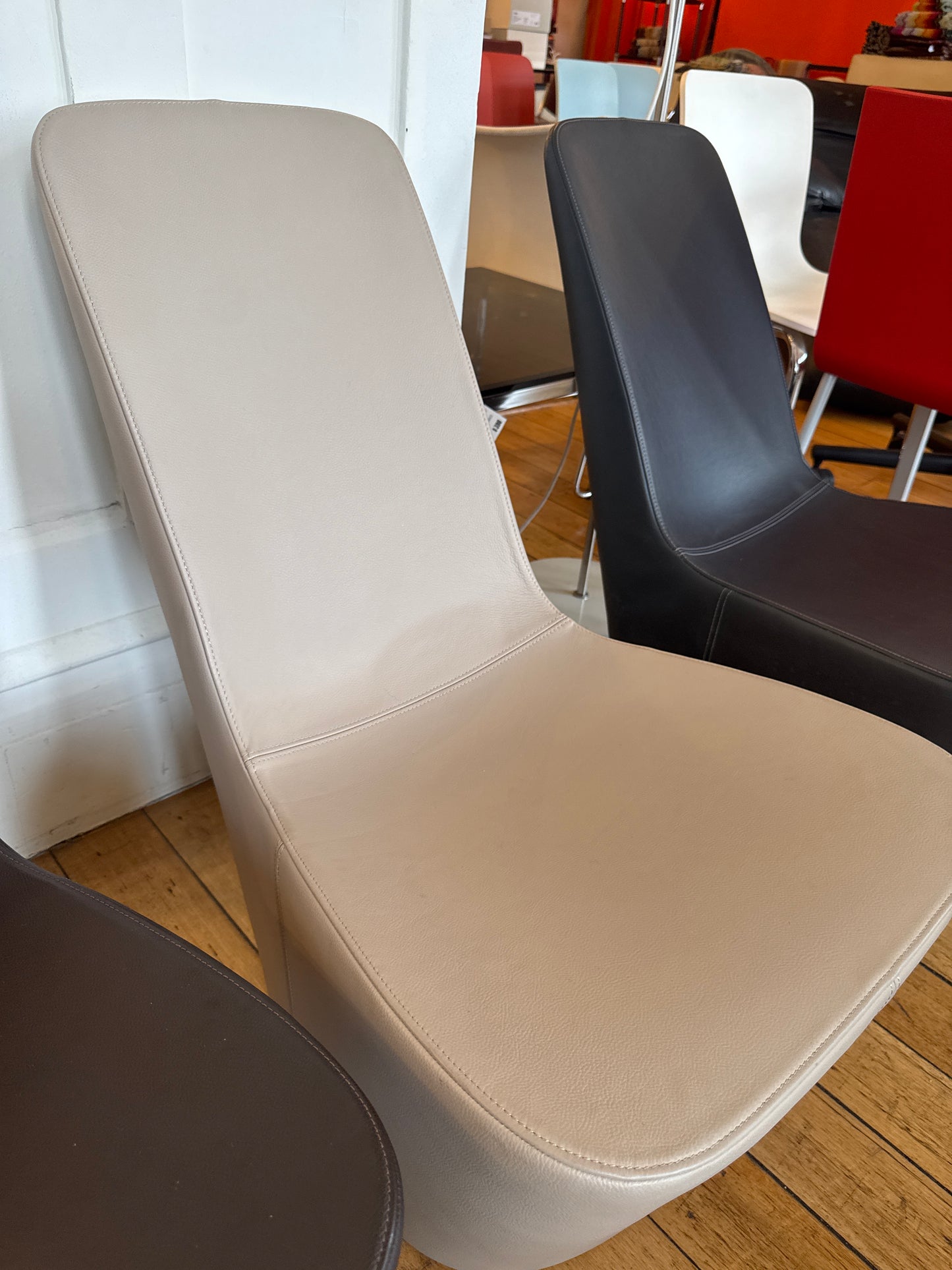 VITRA TAKEOVER / Monopod Leather Seat by Jasper Morrison, 2008 - Sand