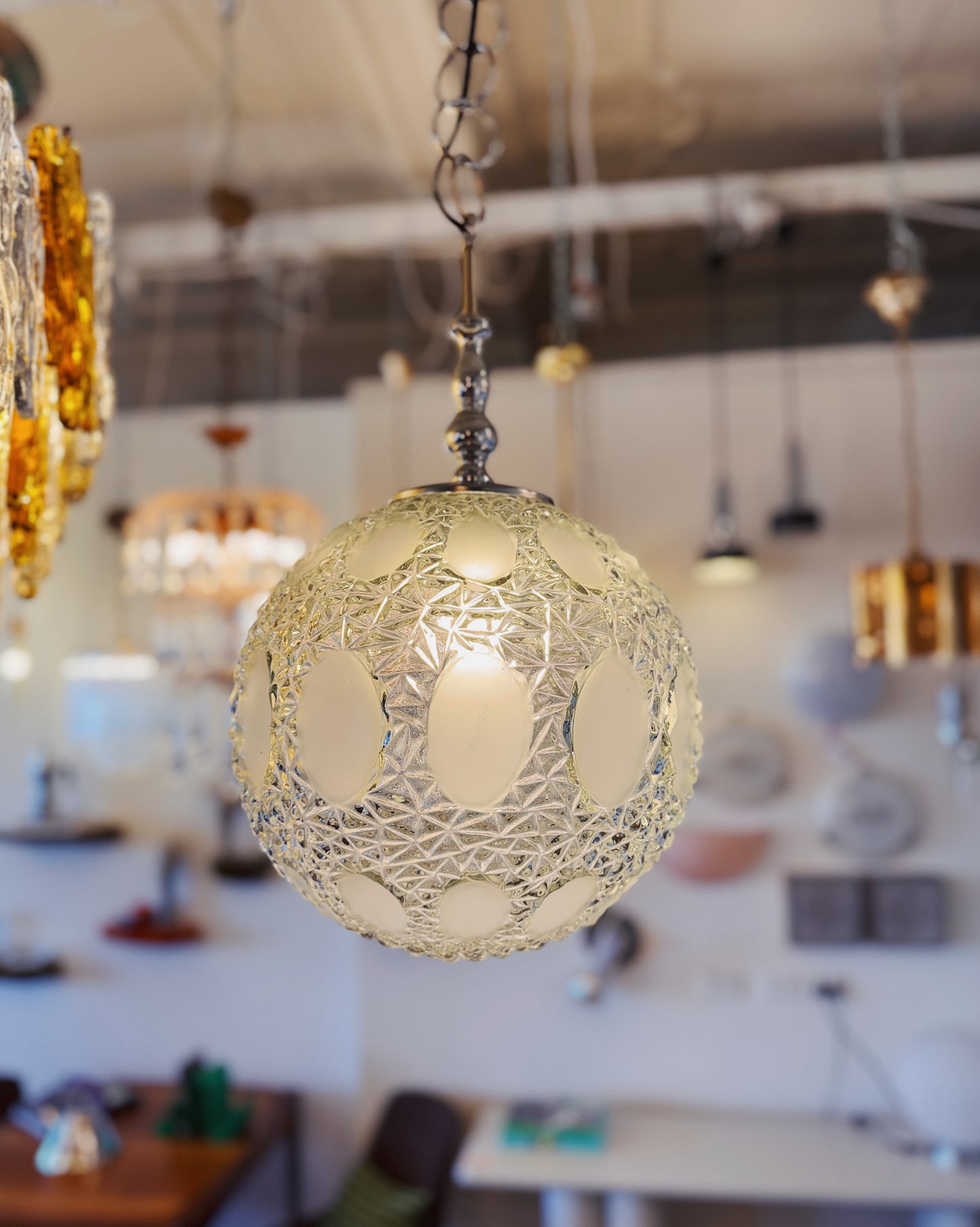 RICHARD ESSIG / 1960s Mid Century Glass Pendant Light