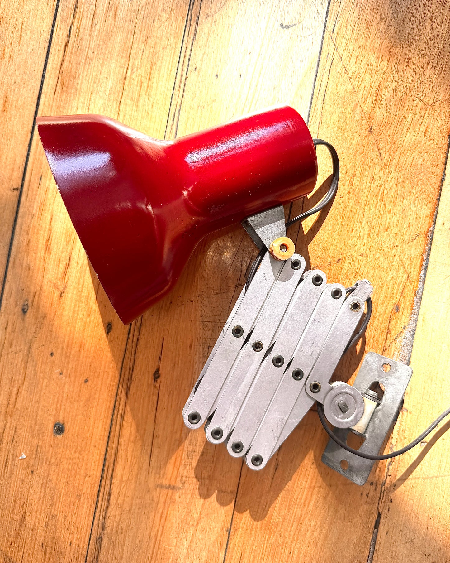 VINTAGE / Scissor Wall Lamp - Burgundy