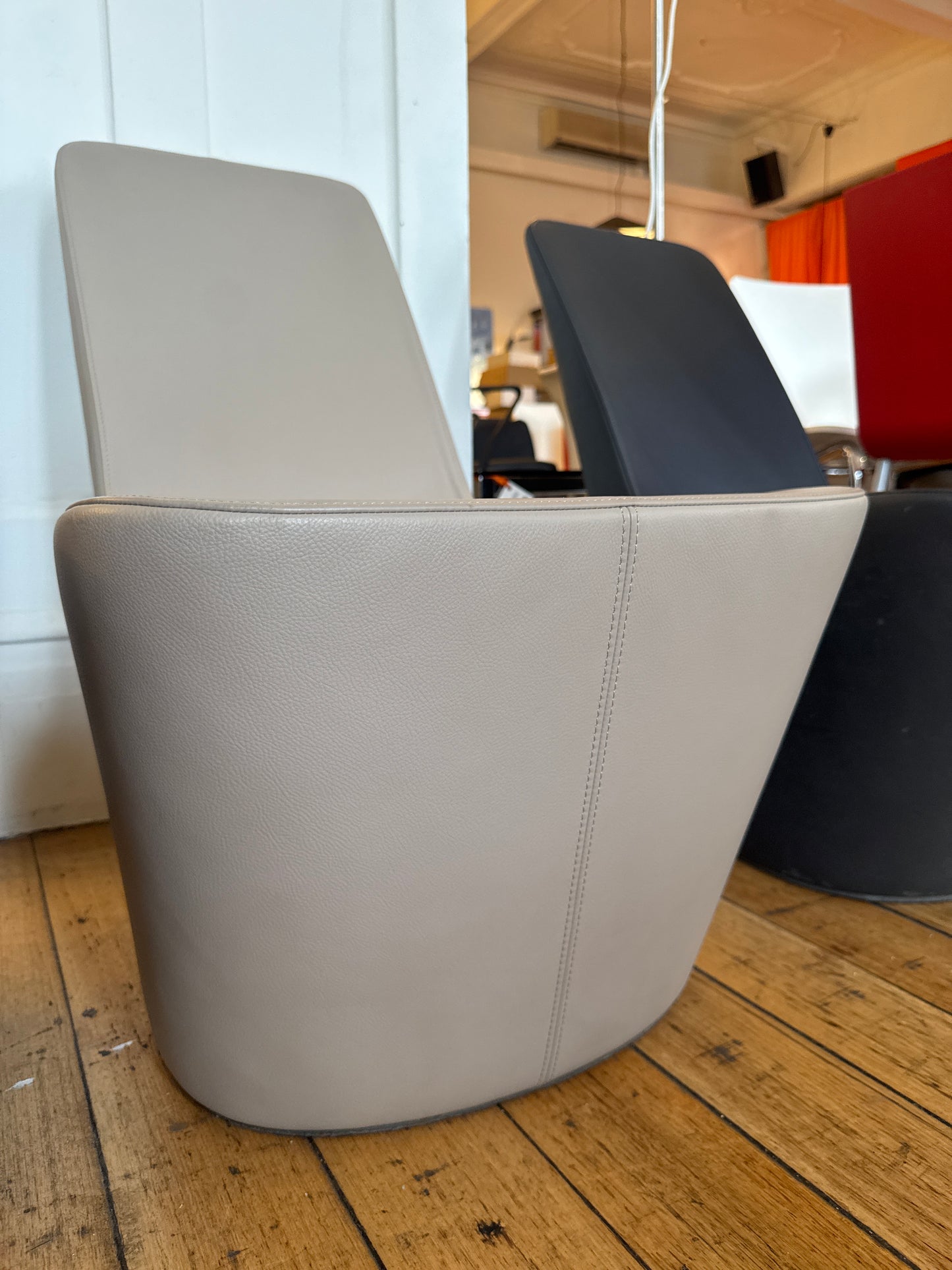 VITRA TAKEOVER / Monopod Leather Seat by Jasper Morrison, 2008 - Sand