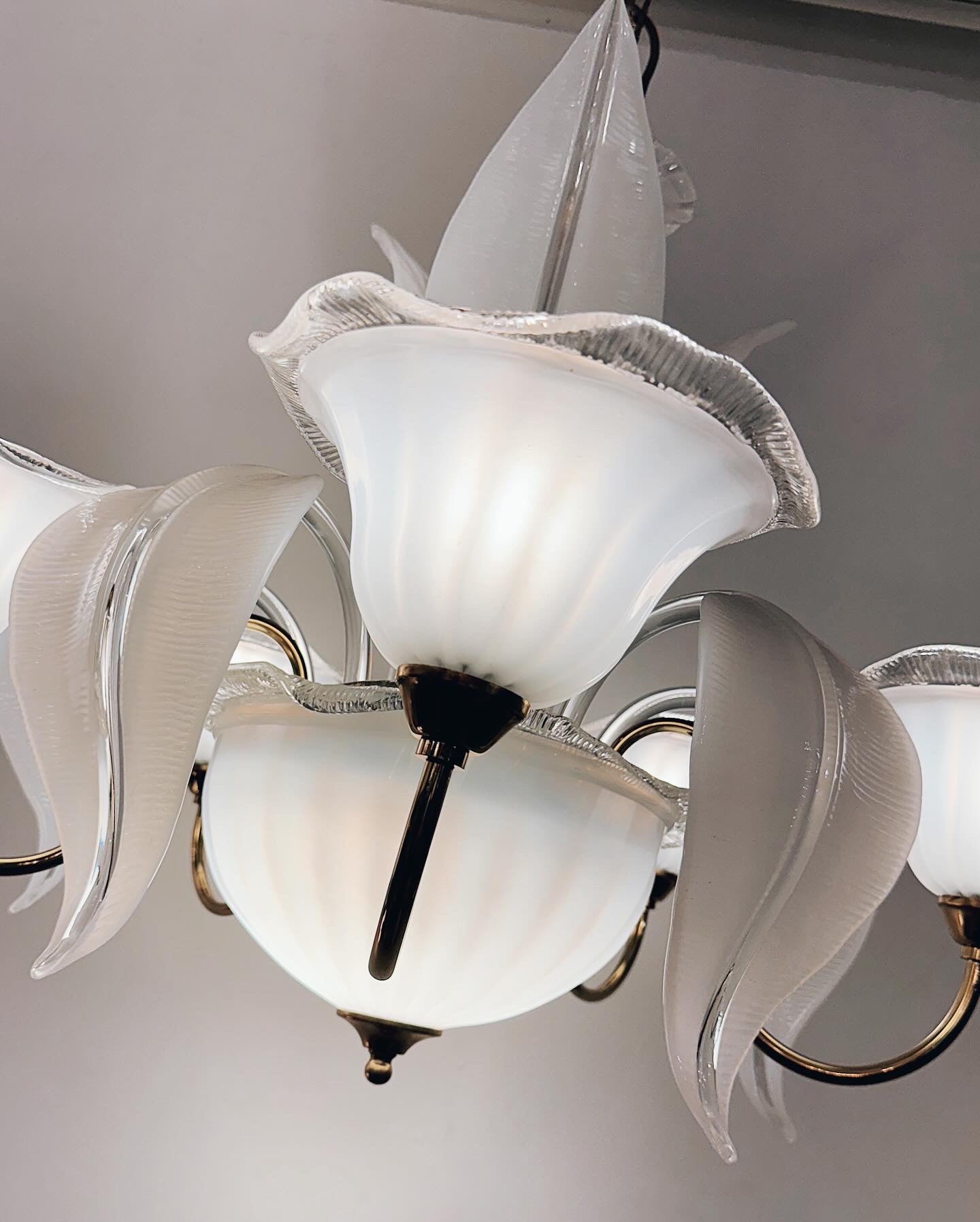 MURANO / 1980s Venetian Milky Glass Chandelier