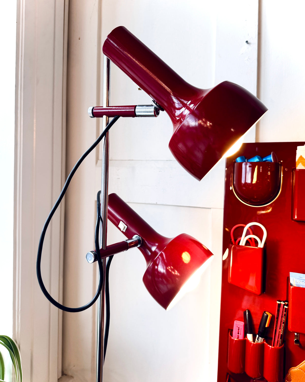 VINTAGE / Oslo Aust. / Dual Head Floor Lamp - Burgundy