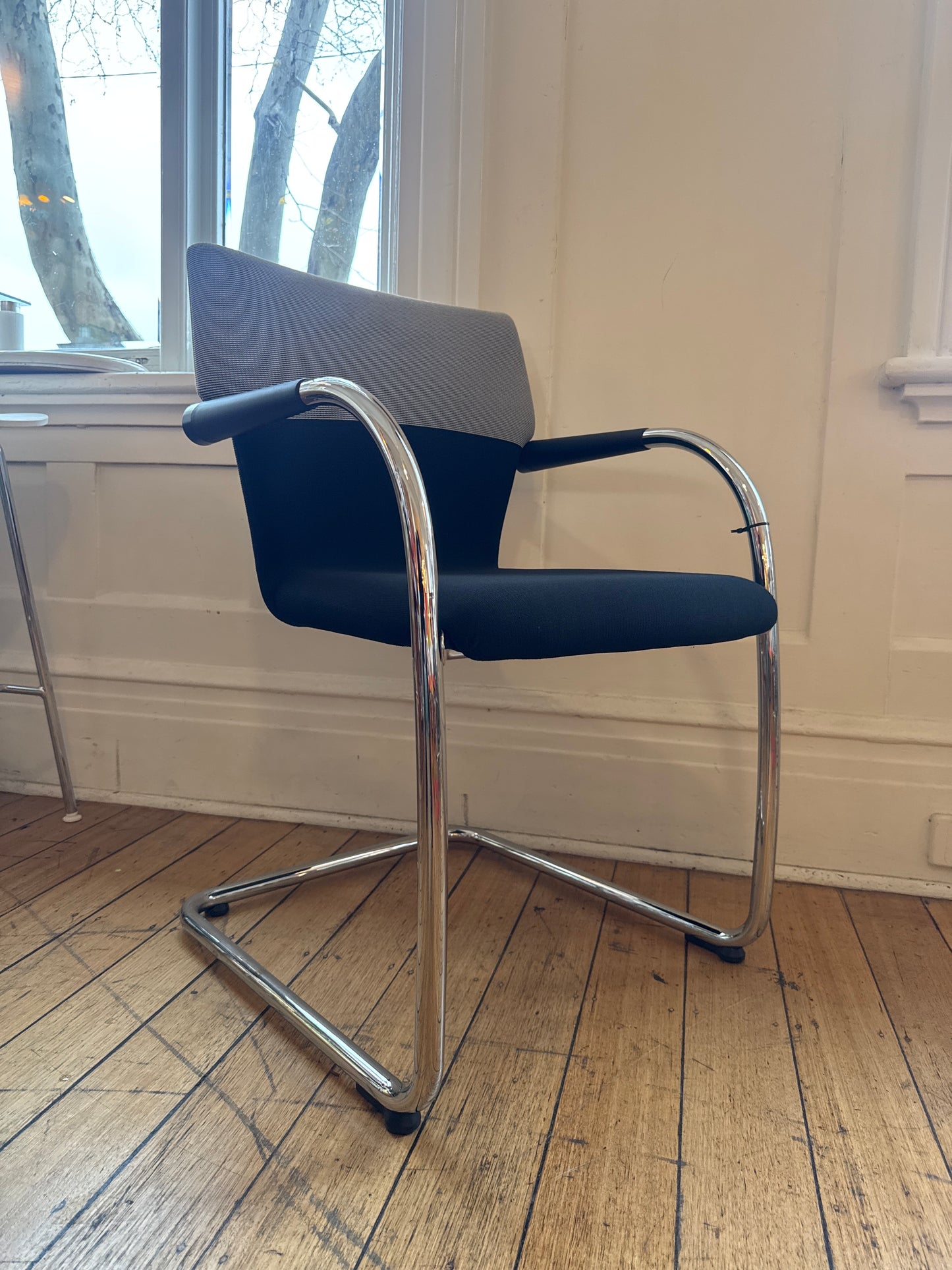 VITRA TAKEOVER / Visa Lounge Seat by Antonio Citterio - Black/white stripe