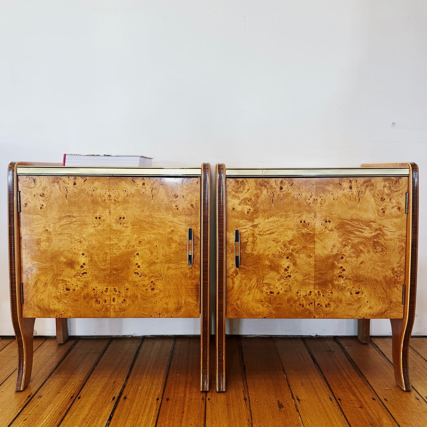 VINTAGE / Burl Wood Veneer Bedside Tables