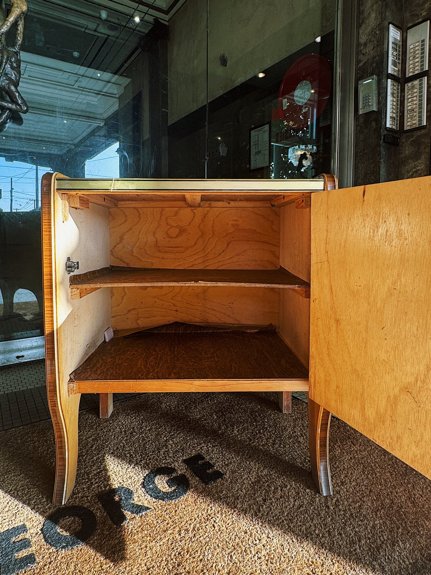 VINTAGE / Burl Wood Veneer Bedside Tables