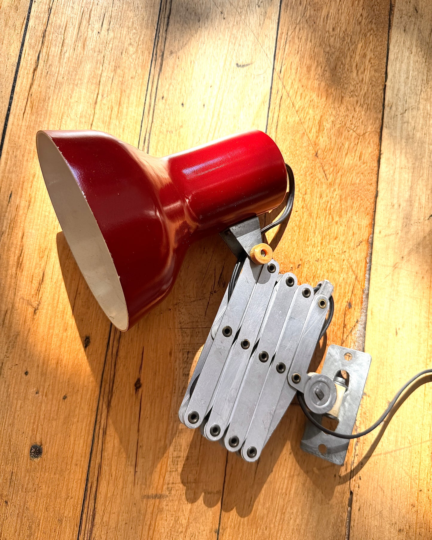 VINTAGE / Scissor Wall Lamp - Burgundy