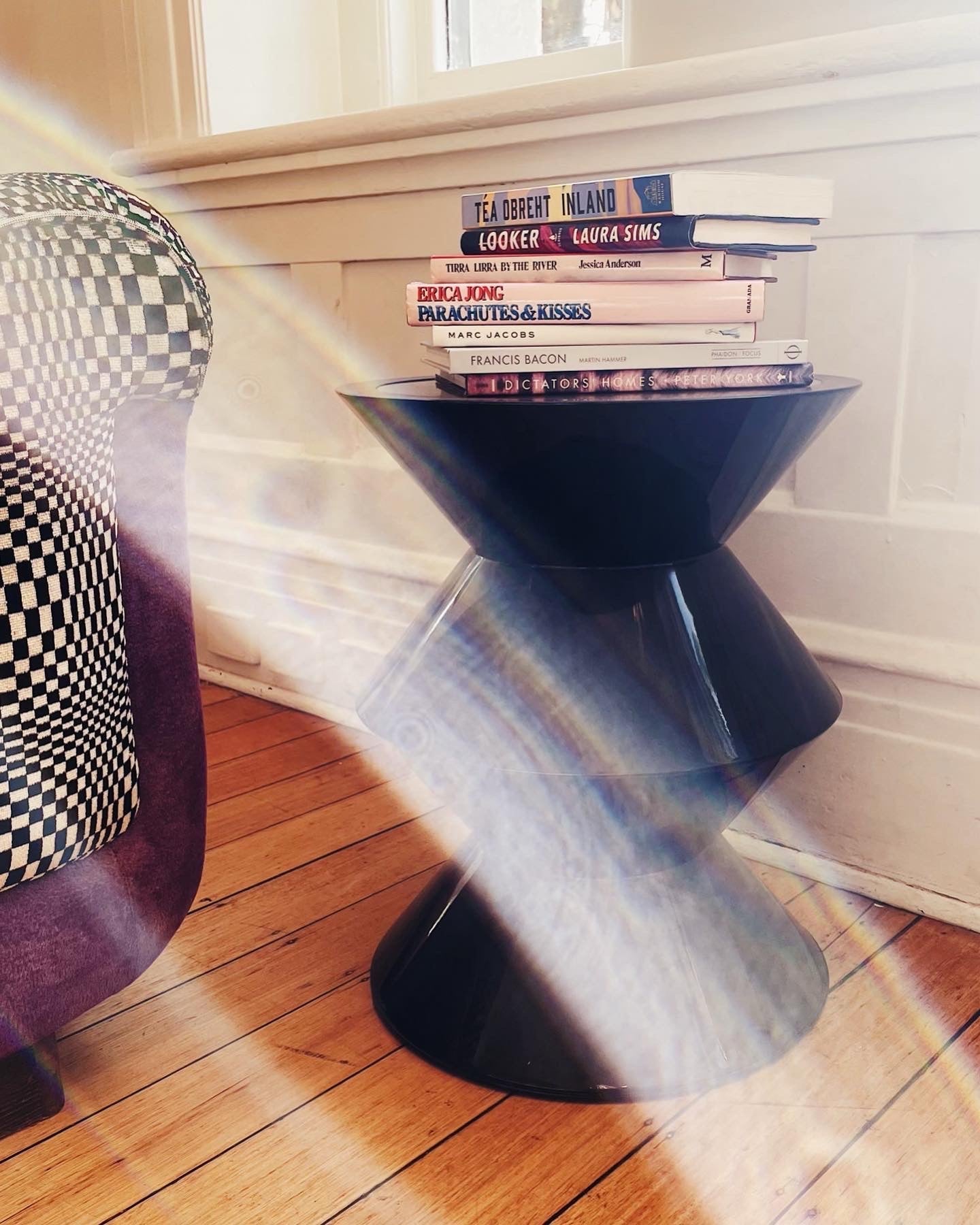 POST MODERN / Black Mirrored Zig Zag Side Table