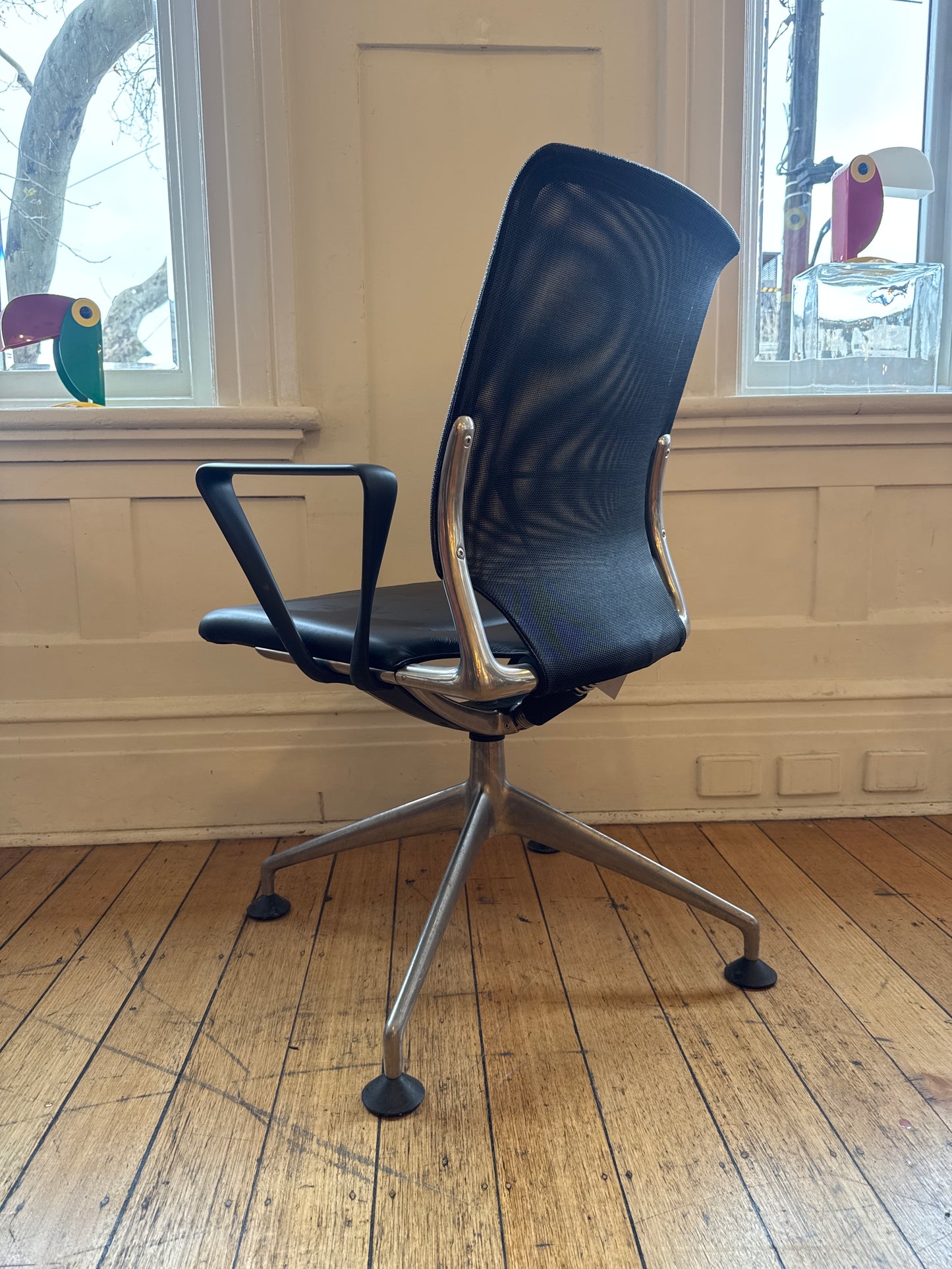VITRA TAKEOVER / Physix Chair by Alberto Meda - Leather Black