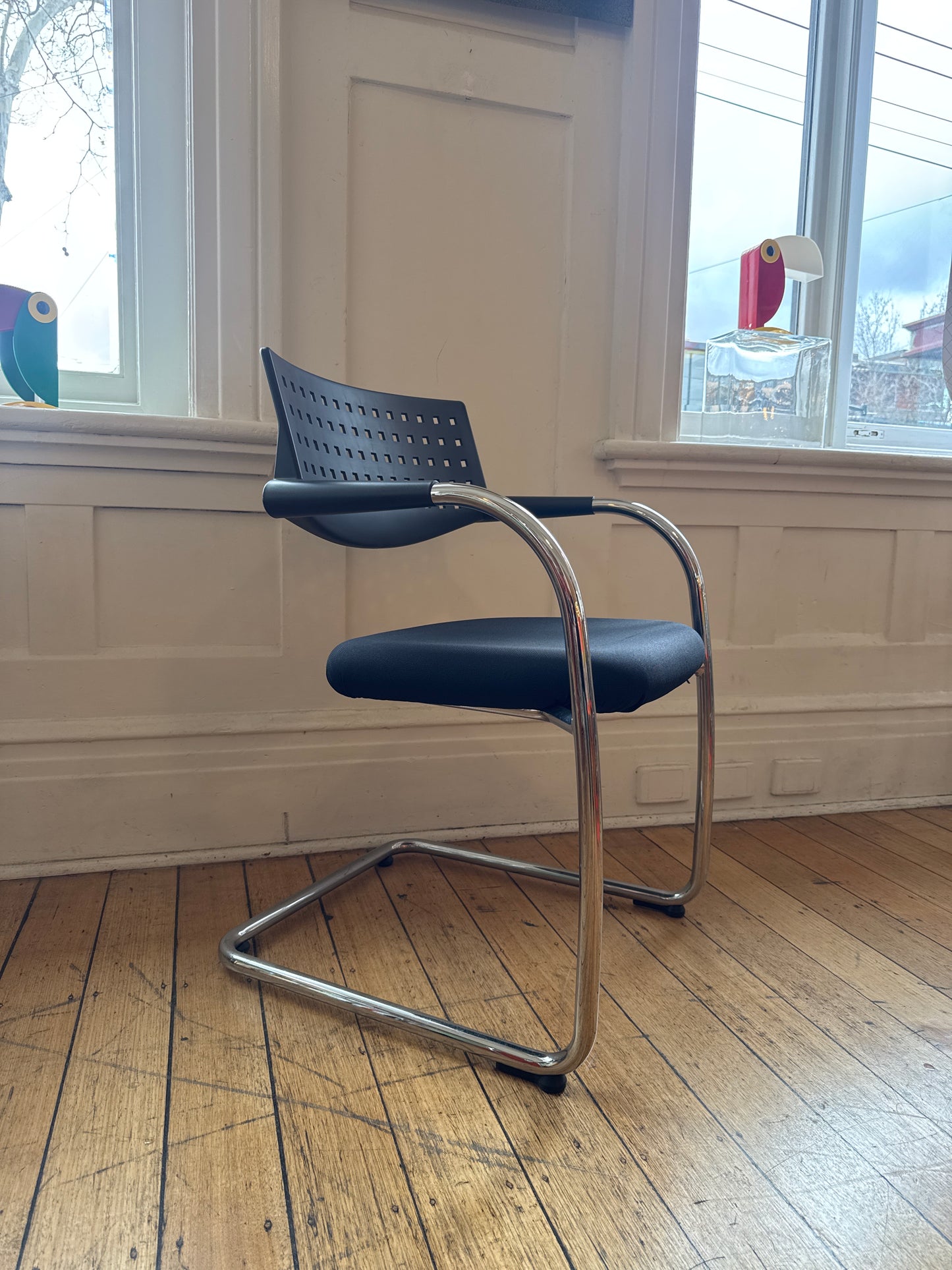 VITRA TAKEOVER / Visavis Chair by Antonio Citterio, 1997 - Basic Dark Black
