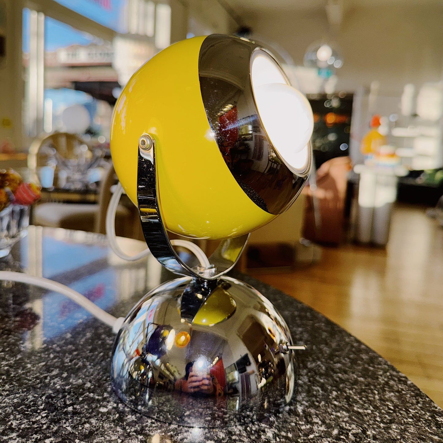 SPACE AGE / 1960s Eyeball Lamp