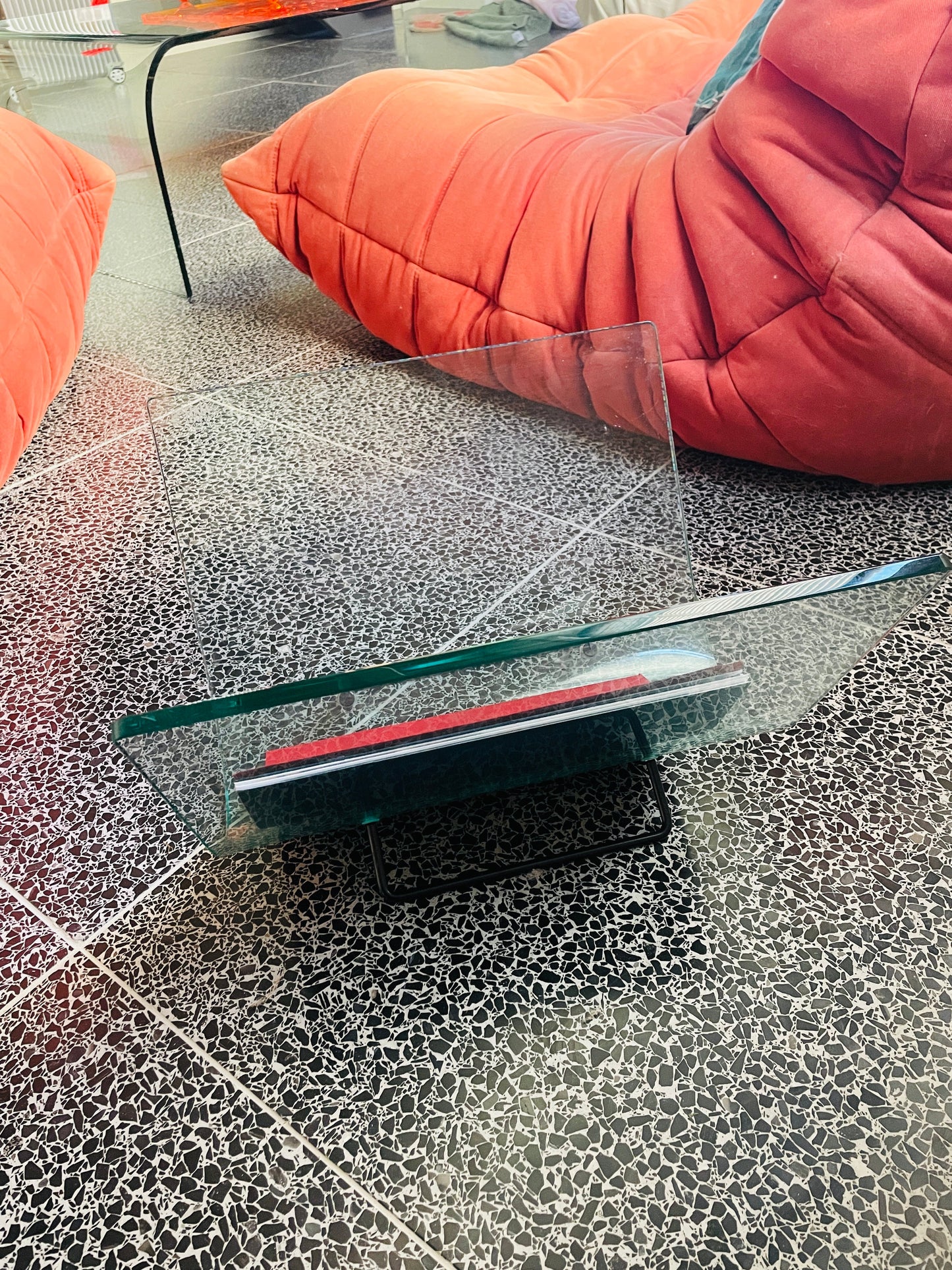 FIAM ITALIA / Glass Portarviste Magazine Holder by Vittorio Livi