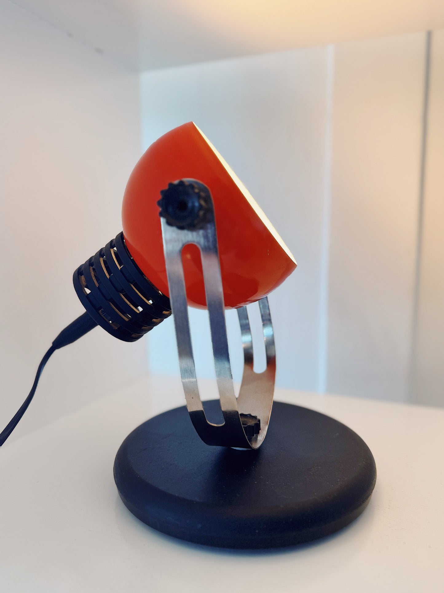 VINTAGE / Vermillion Eyeball Desk Lamp