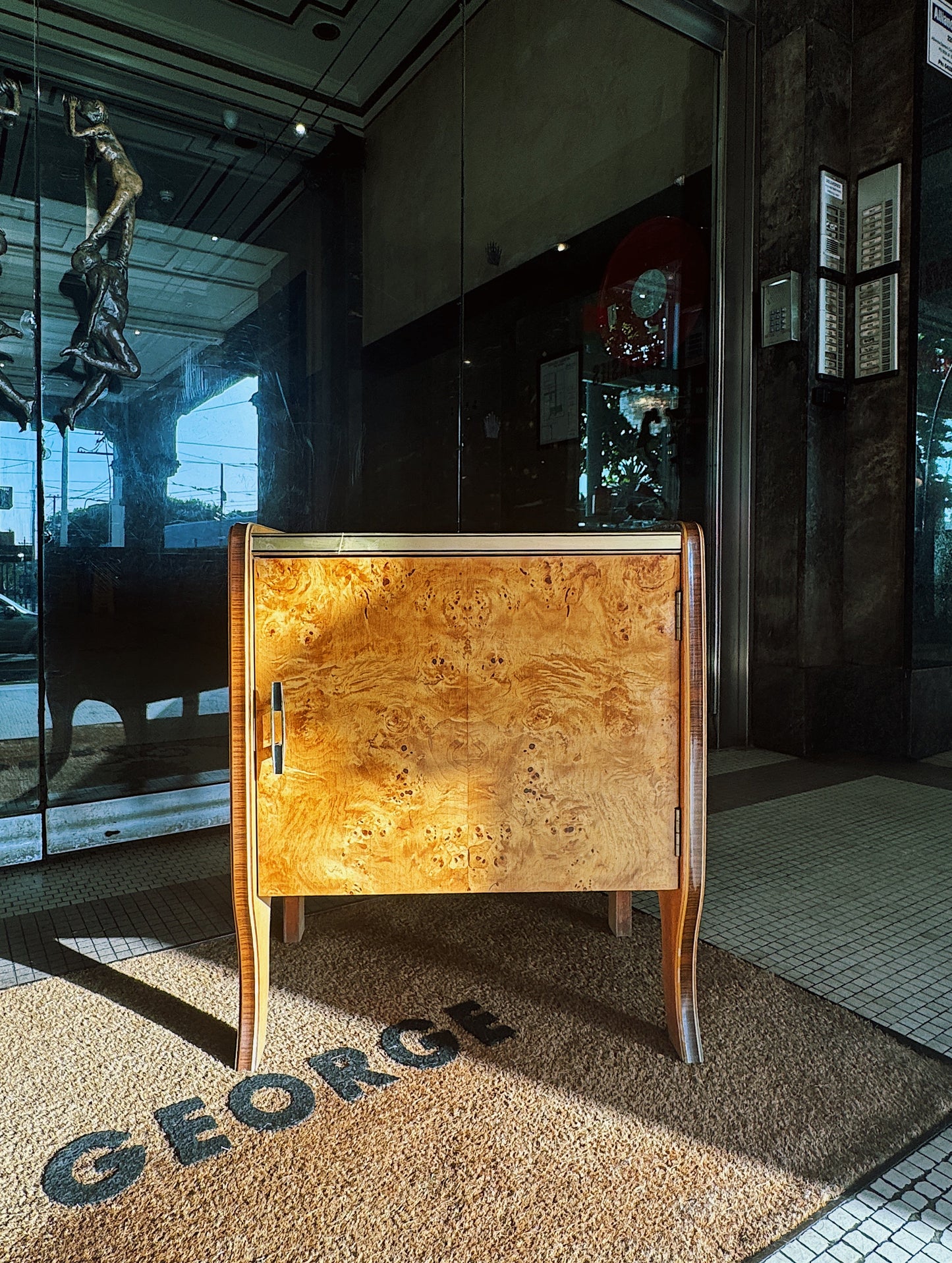 VINTAGE / Burl Wood Veneer Bedside Tables