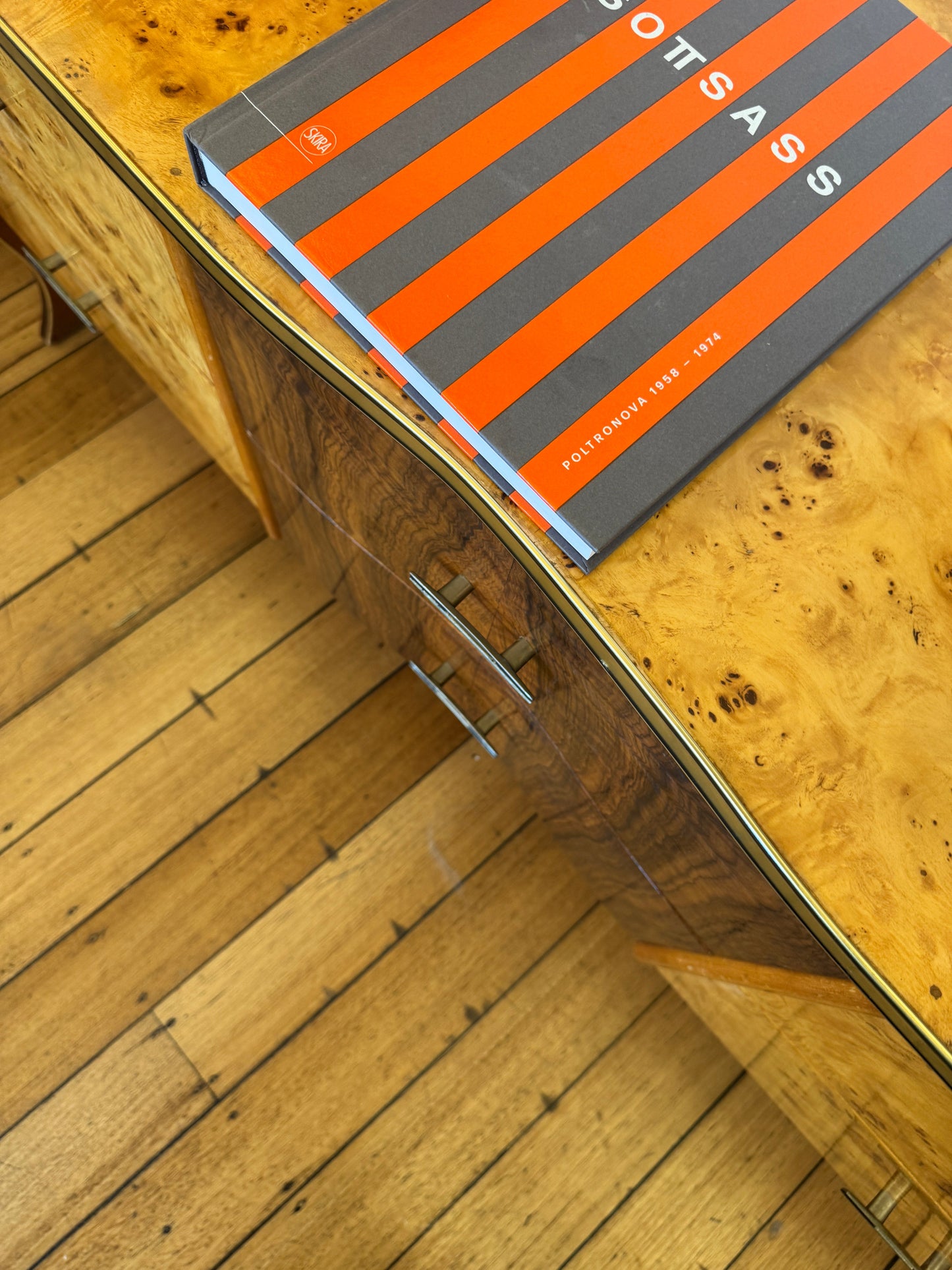 VINTAGE / Burl Veneer Wood Credenza