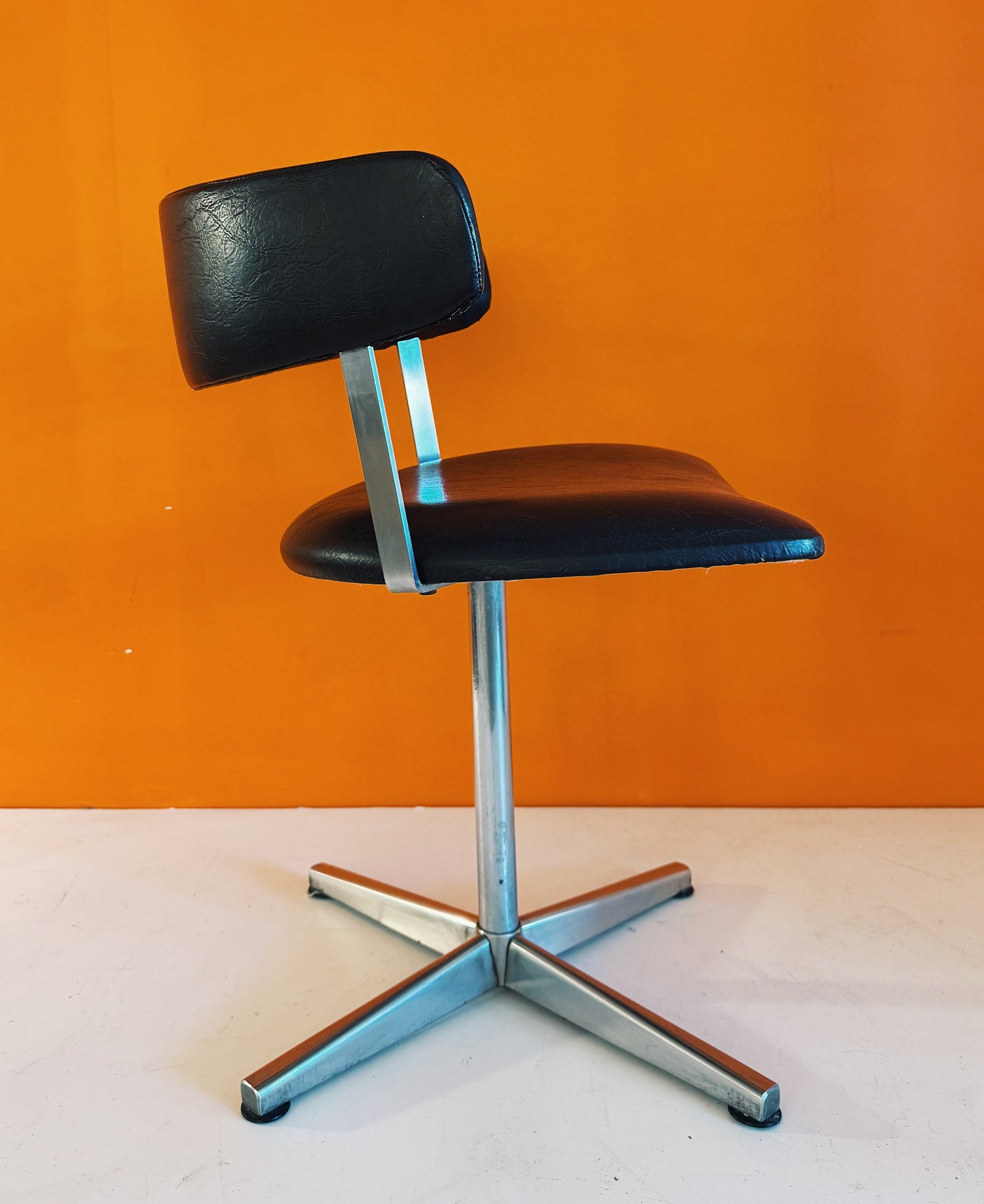 VINTAGE / Heavy Steel Base Vinyl Chairs