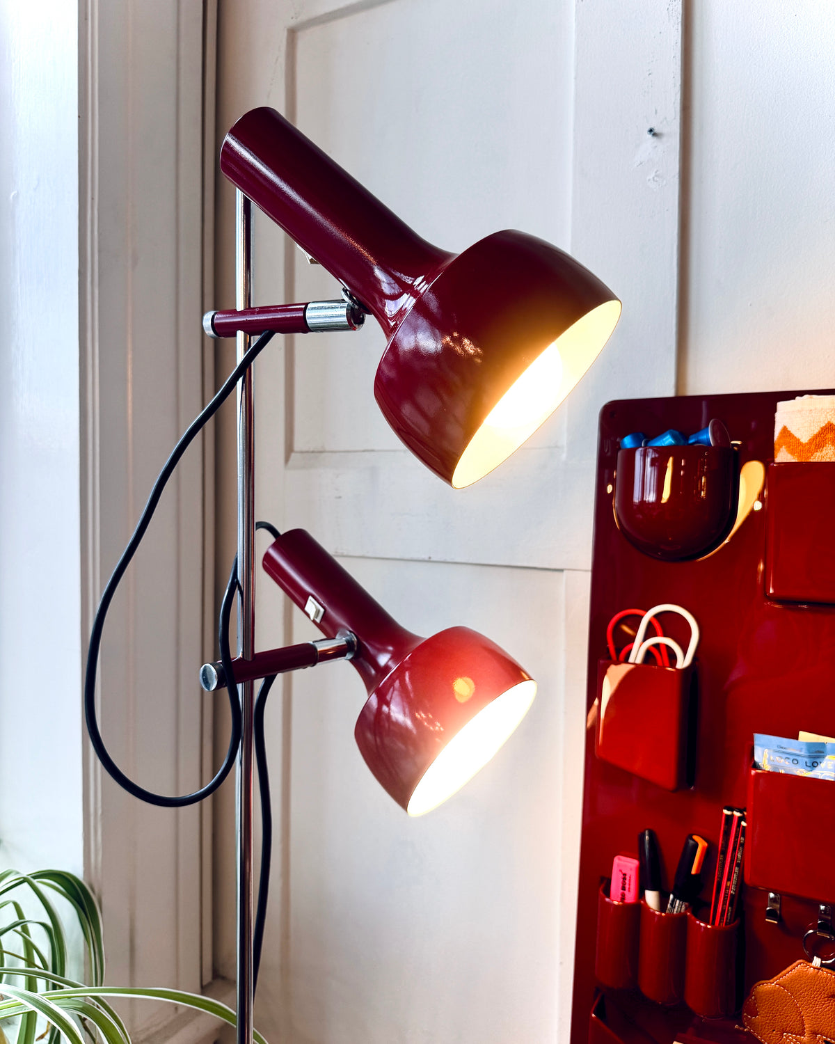 VINTAGE / Oslo Aust. / Dual Head Floor Lamp - Burgundy