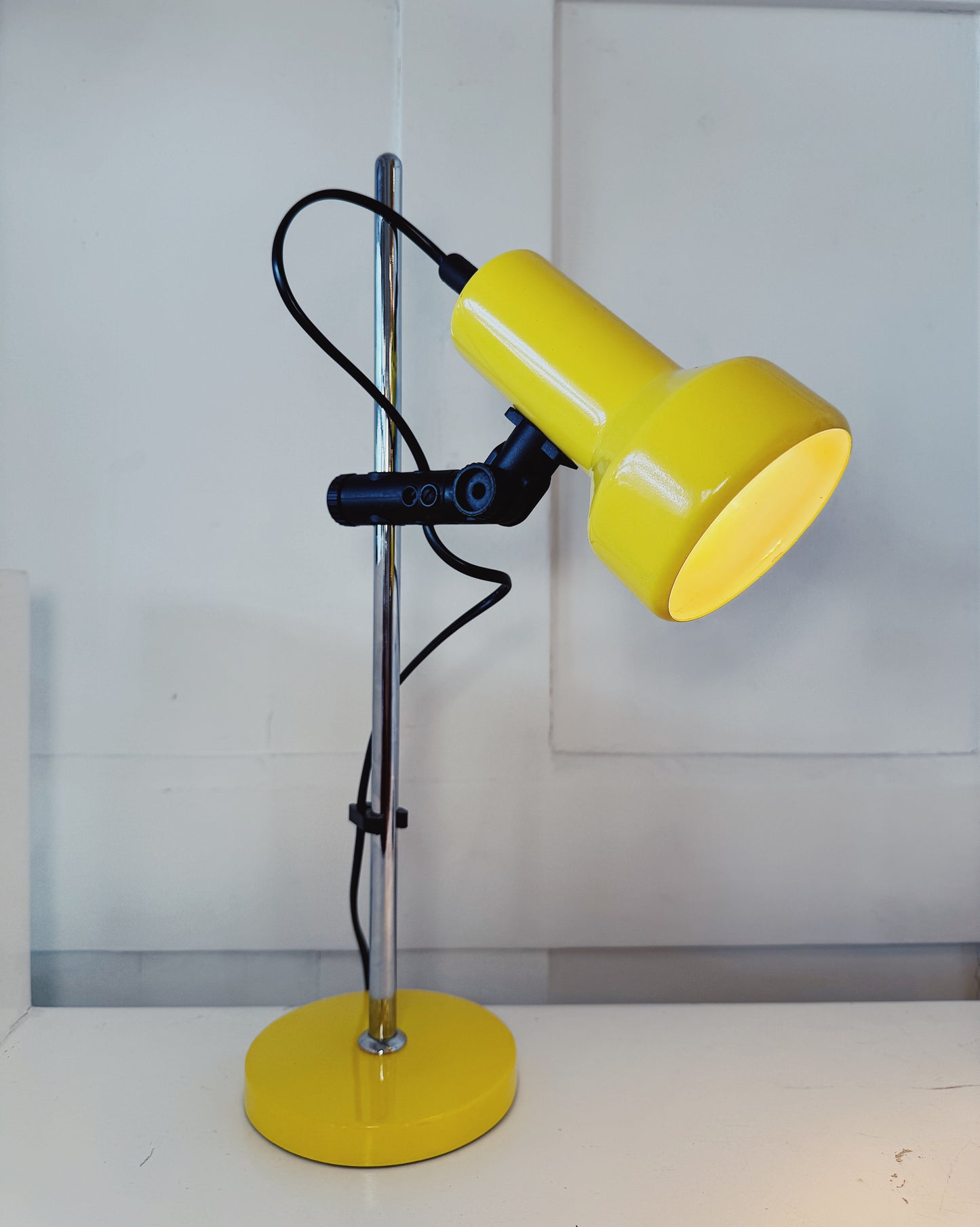 VINTAGE / Glossy Yellow Desk Lamp