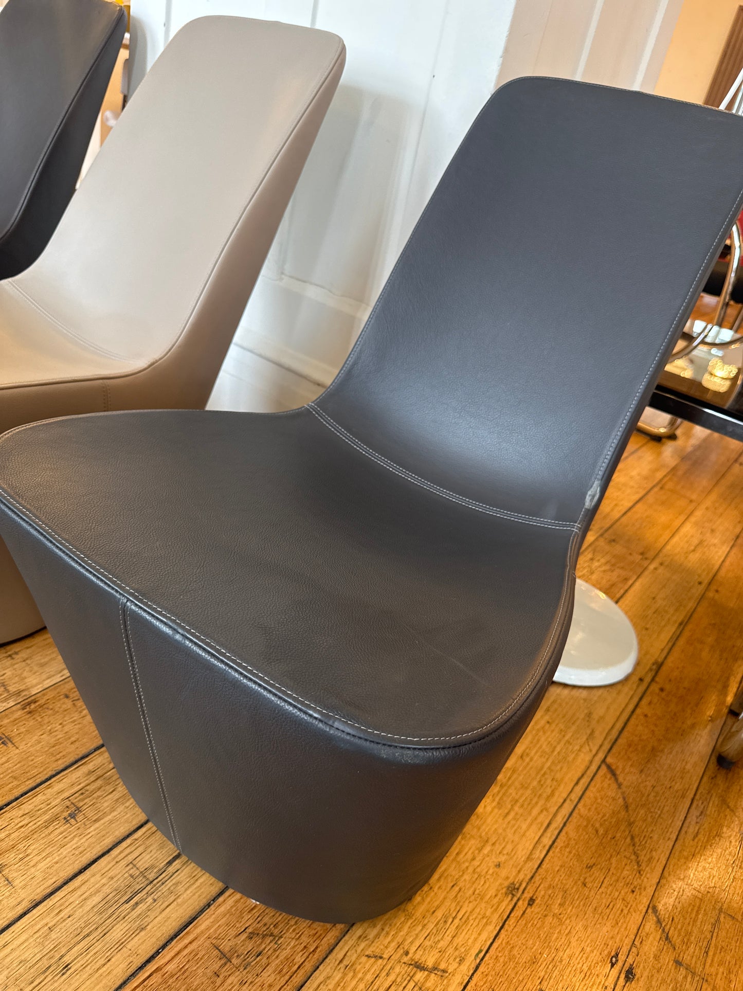 VITRA TAKEOVER / Monopod Leather Seat by Jasper Morrison, 2008 - Black