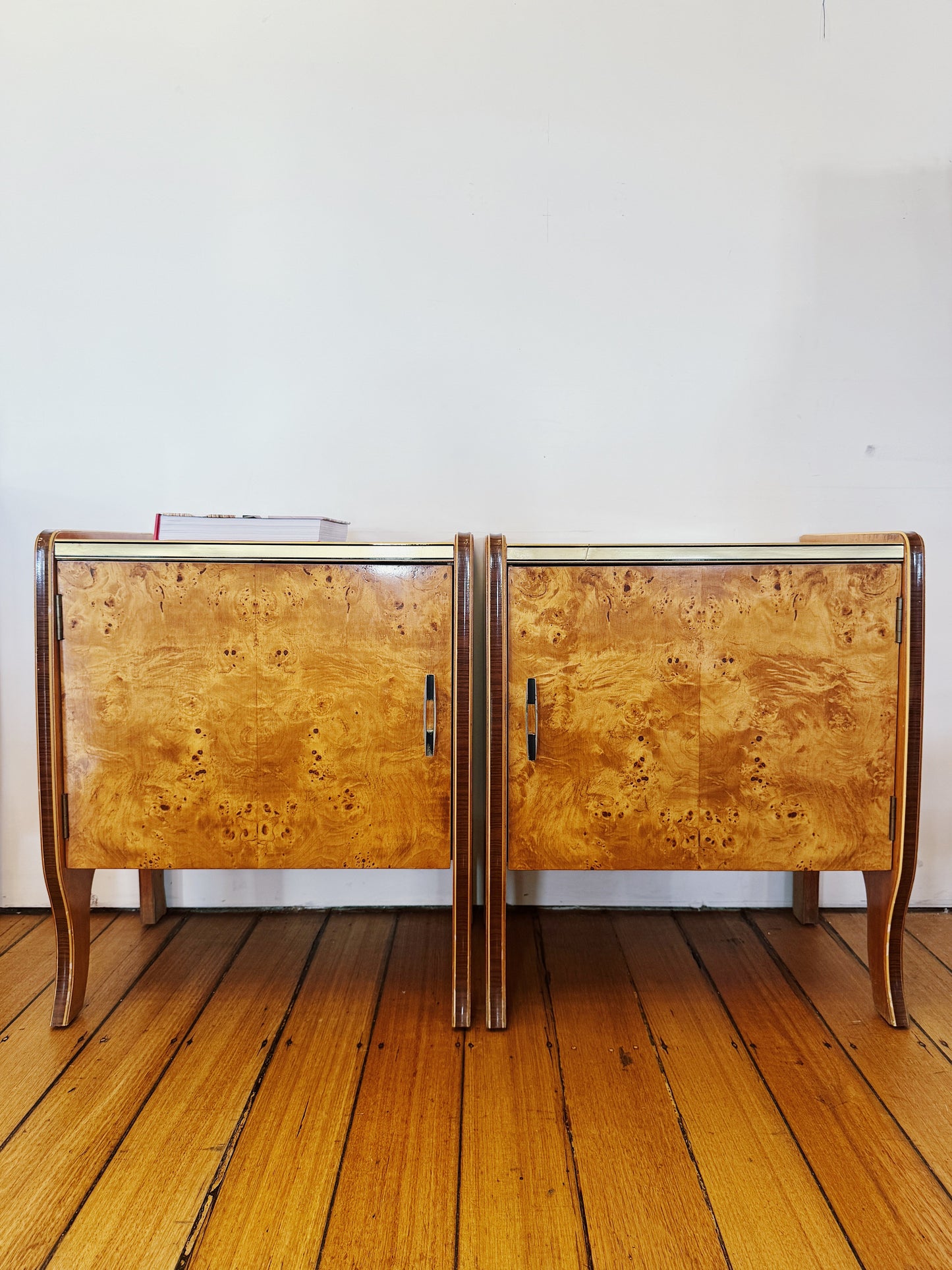 VINTAGE / Burl Wood Veneer Bedside Tables