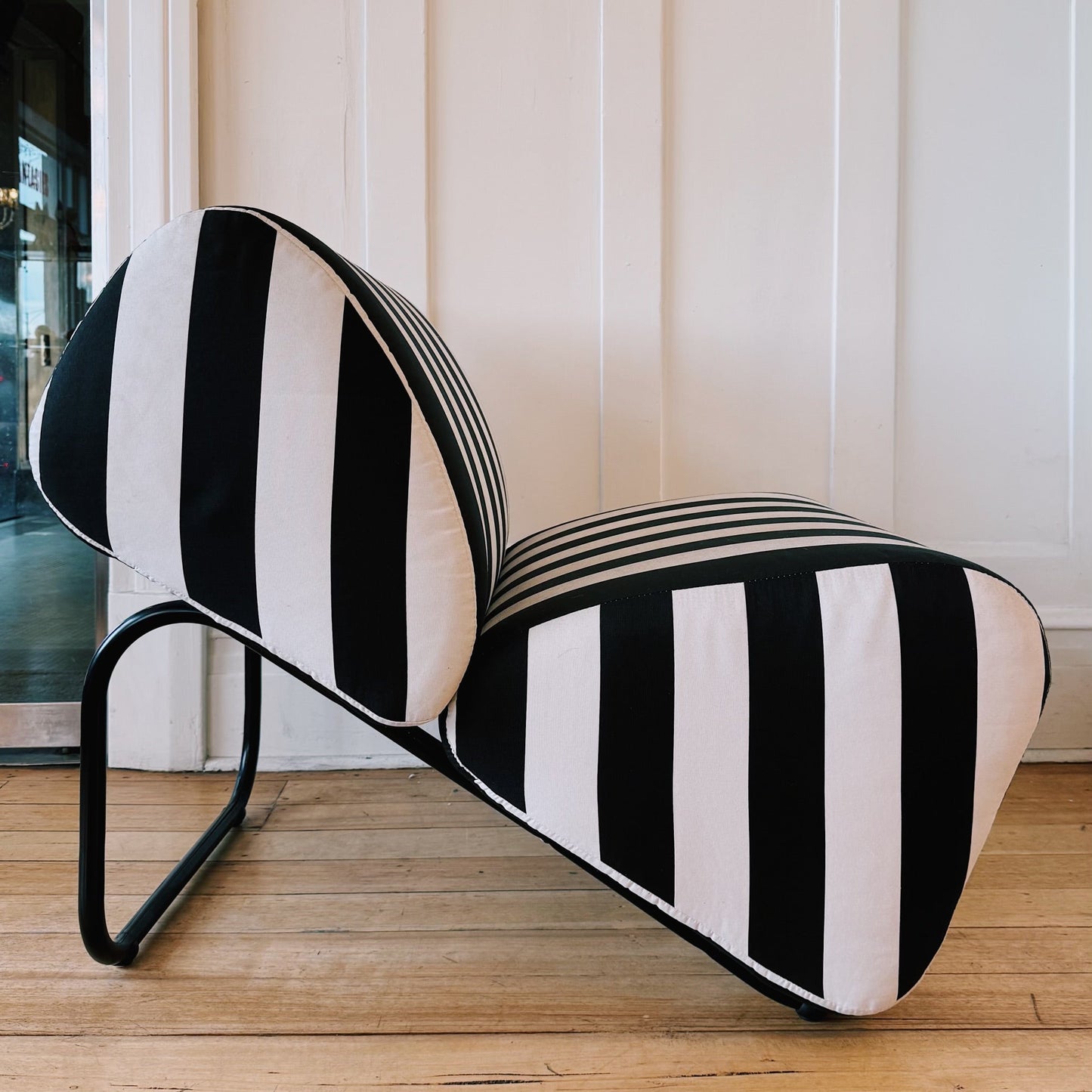 TH BROWN / The Trend Lounge by Peter Brown