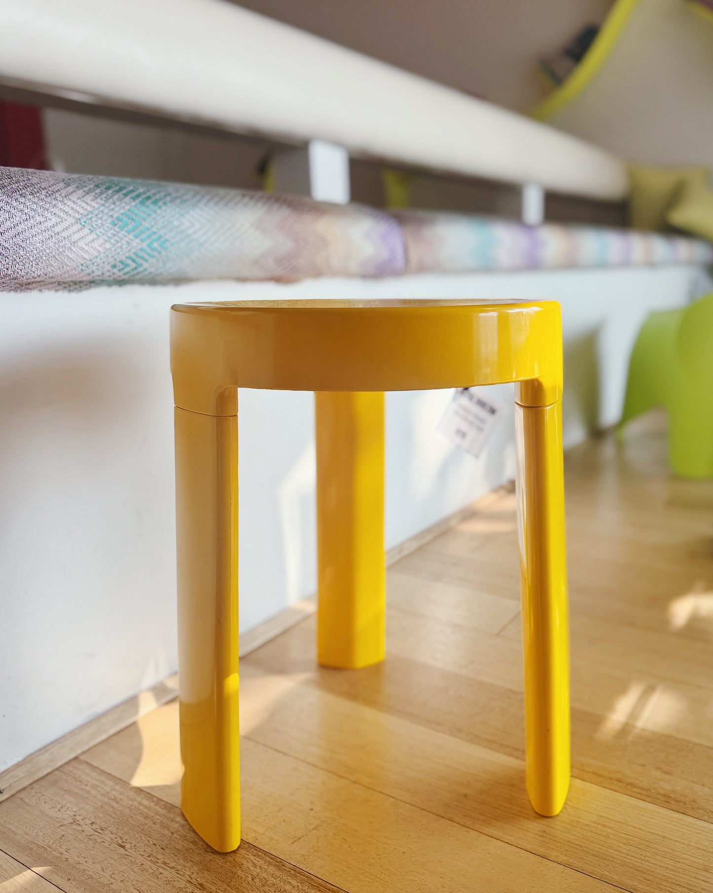 ROYAL DOULTON / Pedigree Trivette Stool