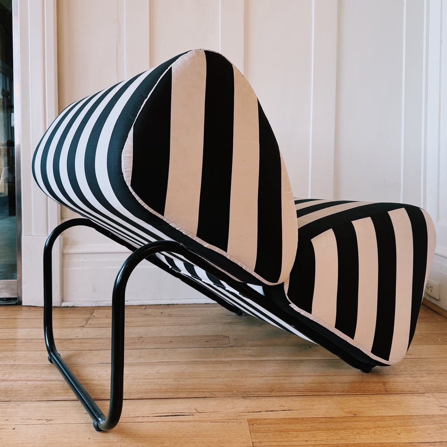 TH BROWN / The Trend Lounge by Peter Brown