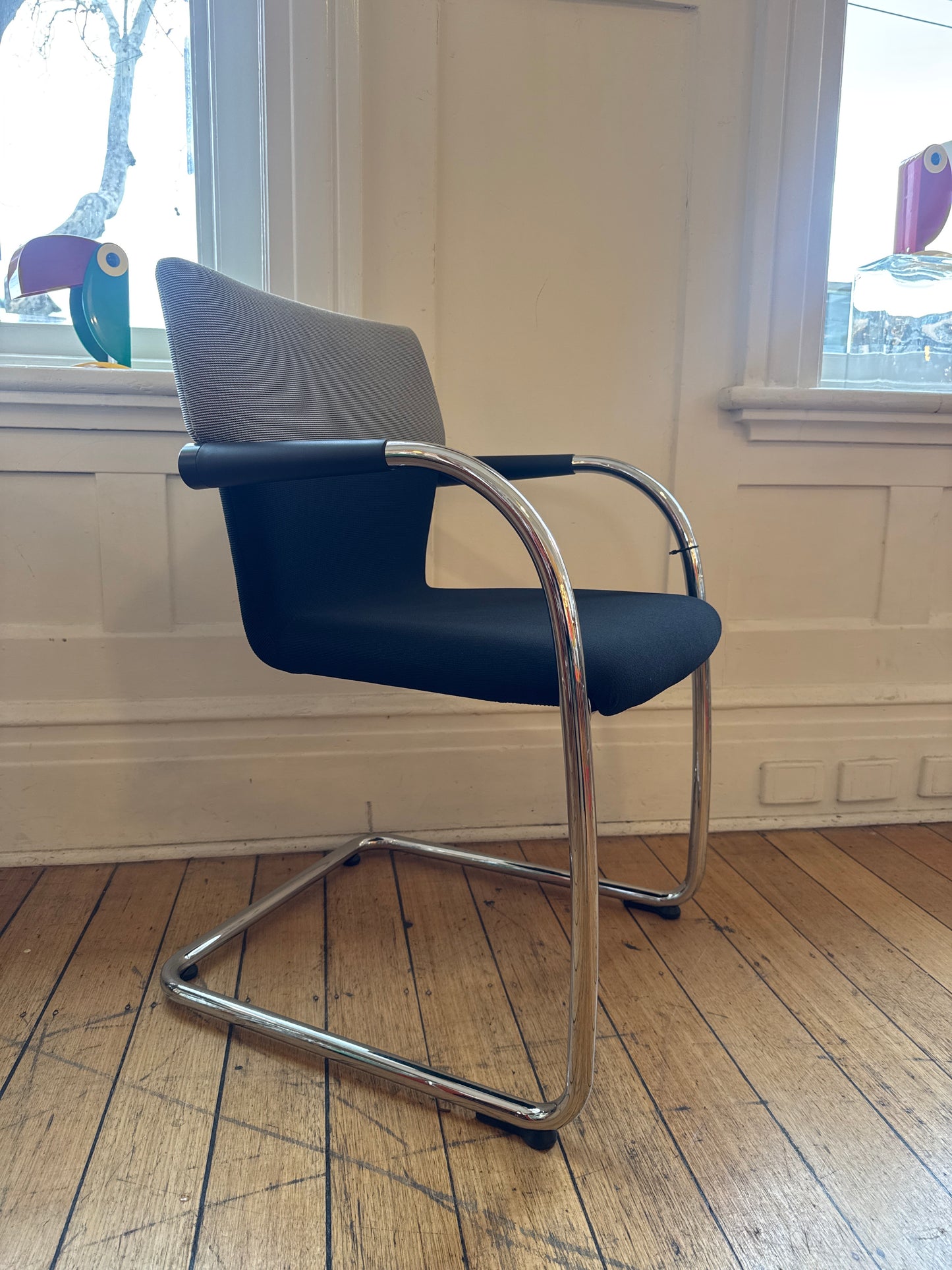 VITRA TAKEOVER / Visa Lounge Seat by Antonio Citterio - Black/white stripe