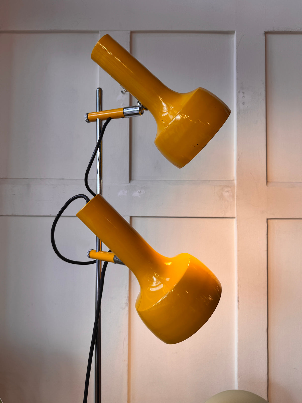 VINTAGE / Oslo Aust. / Dual Head Floor Lamp - Yellow