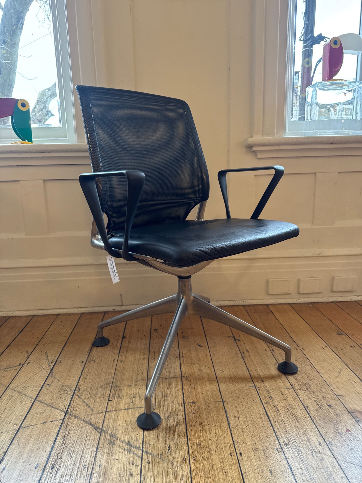 VITRA TAKEOVER / Physix Chair by Alberto Meda - Leather Black