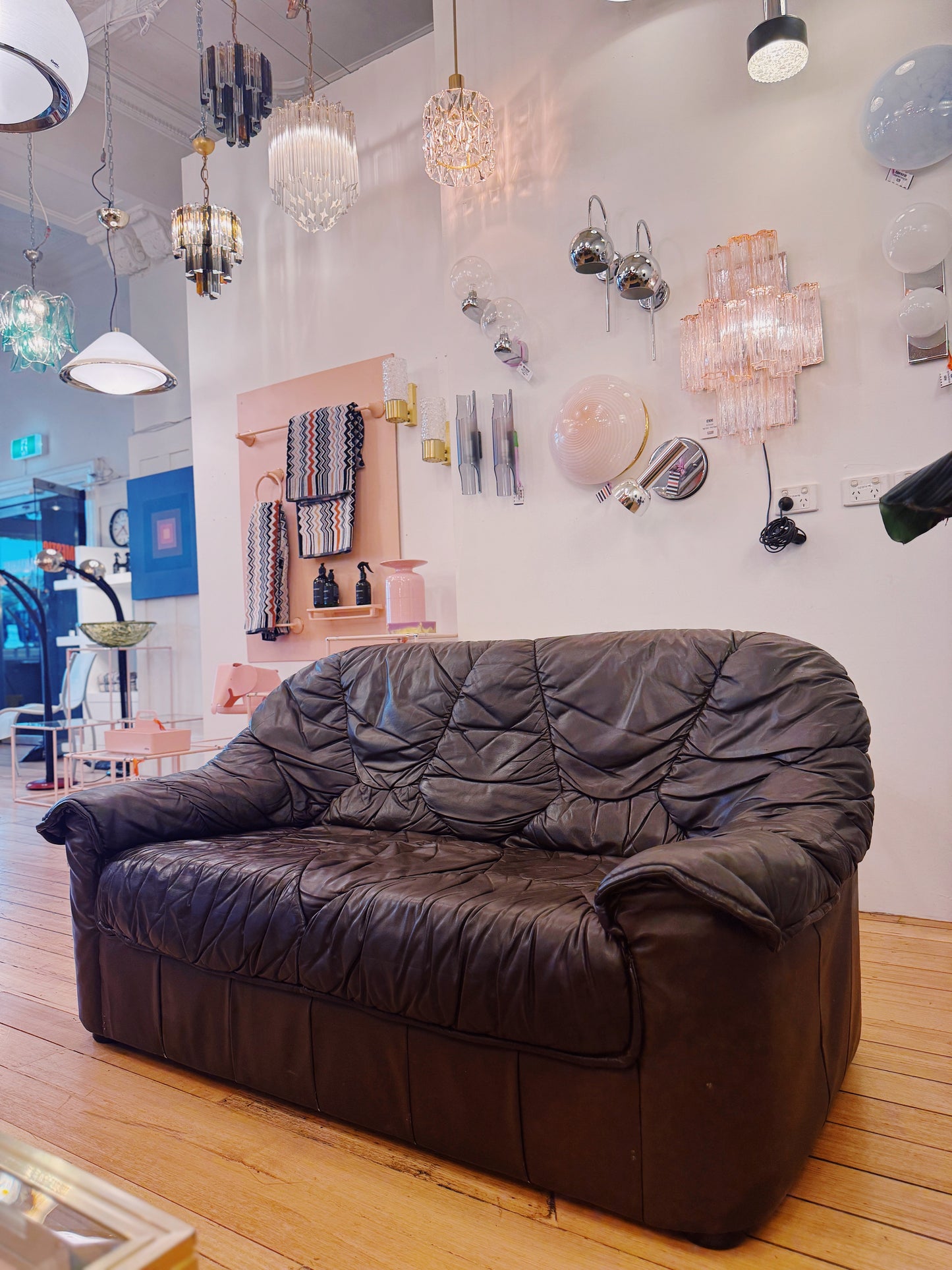 VINTAGE / Two & Three Seater Leather Sofas