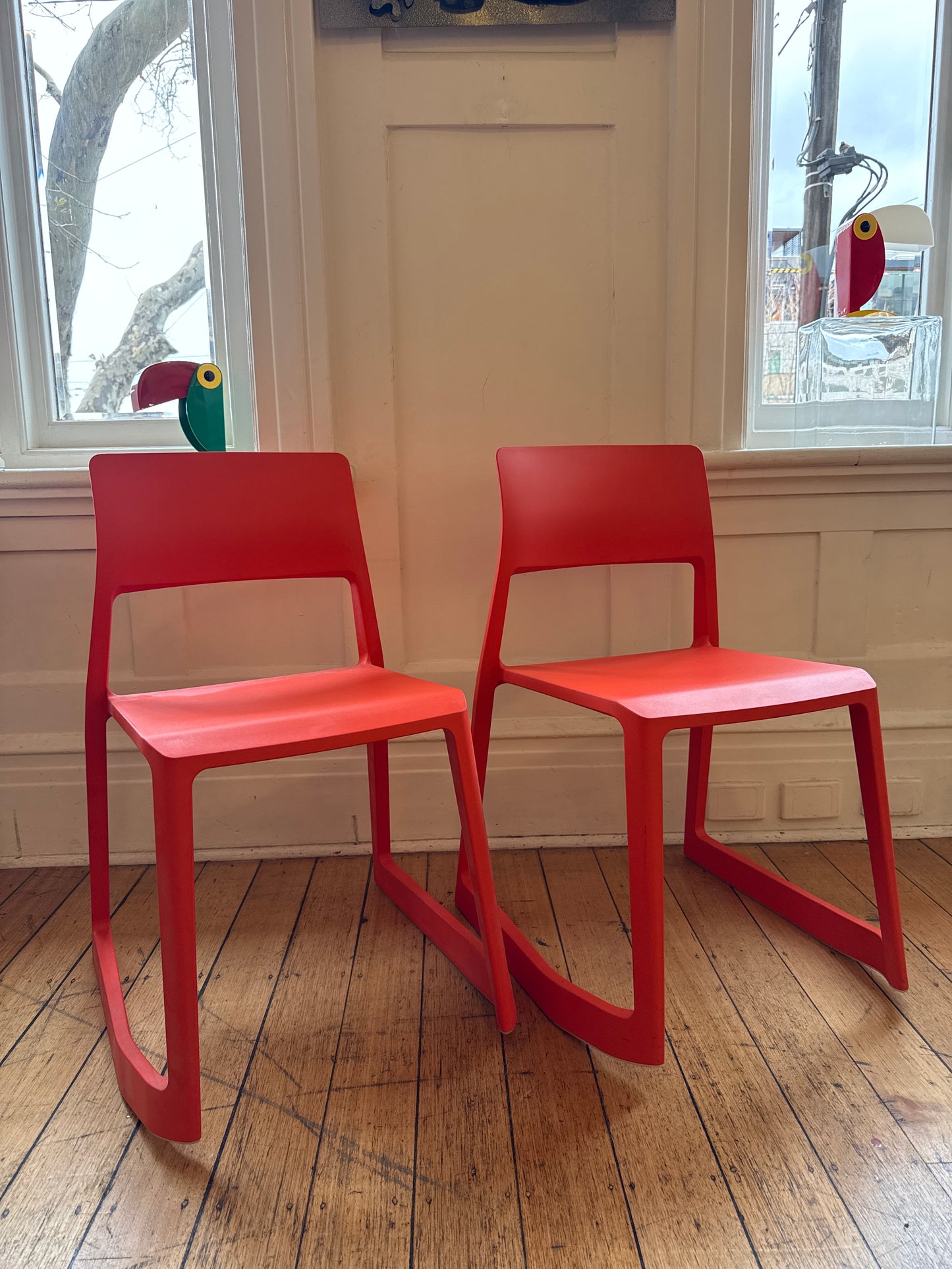 VITRA TAKEOVER / Tip Ton Seat by Edward Barber & Jay Osgerby - Poppy Red