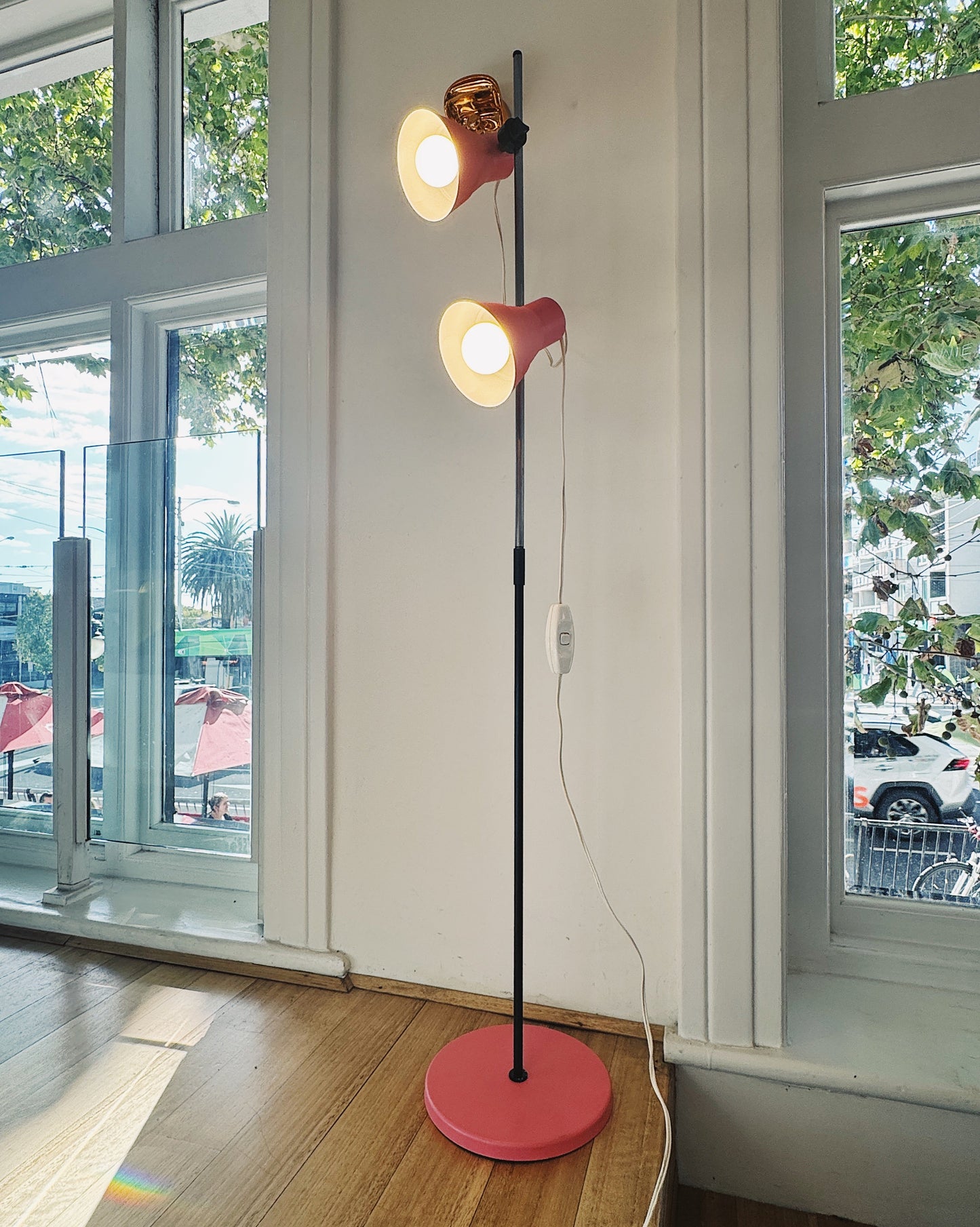 VINTAGE / DUAL HEAD PINK LAMP