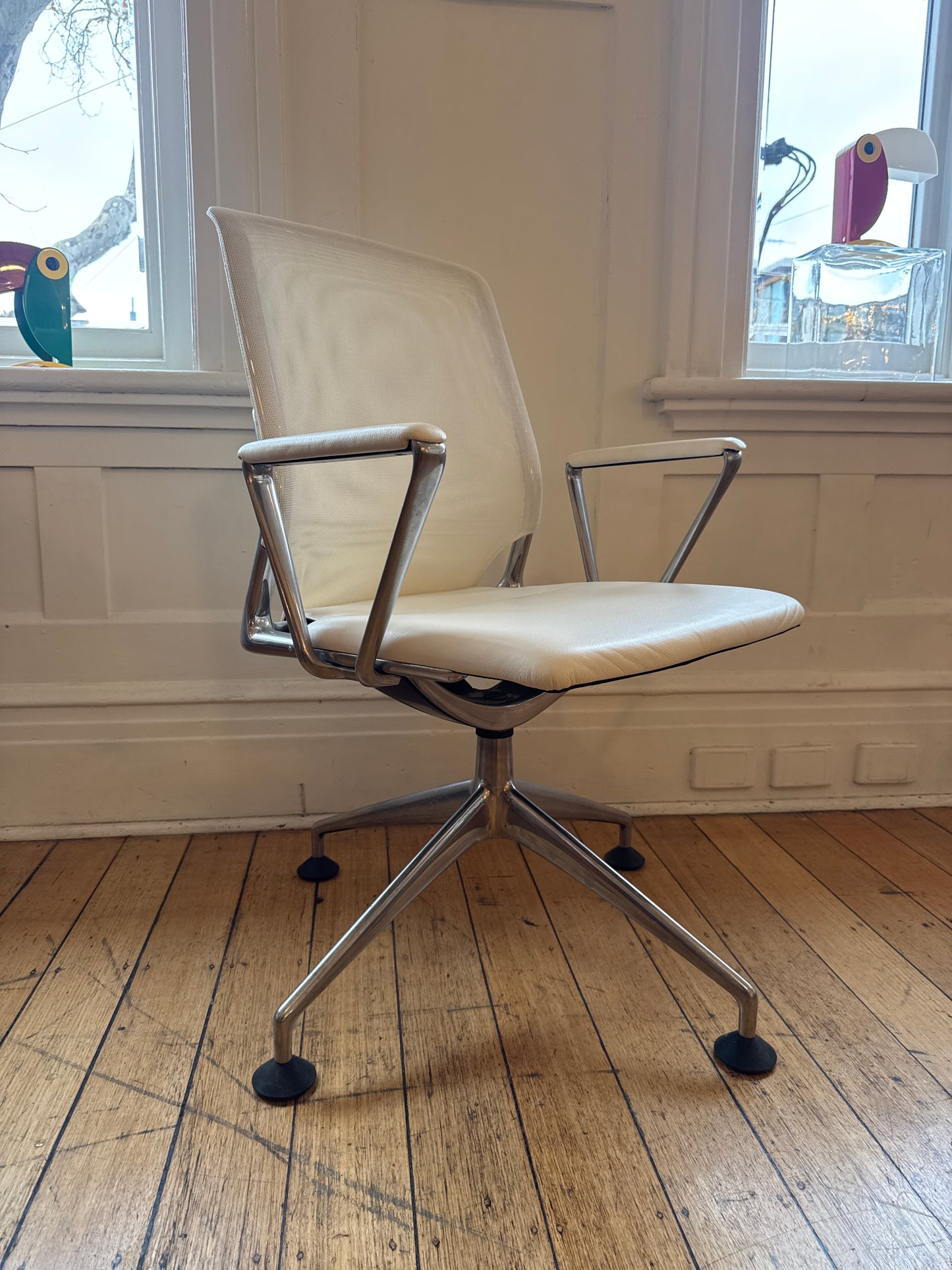 VITRA TAKEOVER / Physix Chair by Alberto Meda - Leather White