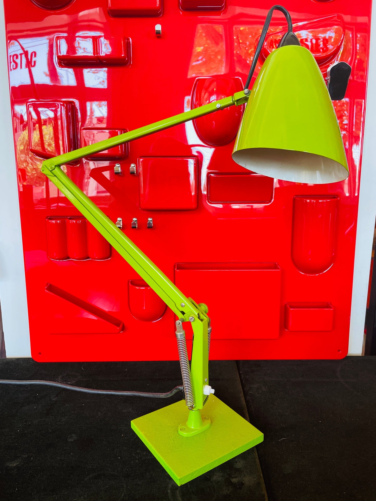 PLANET / Studio K Desk Lamp - Kiwi Green