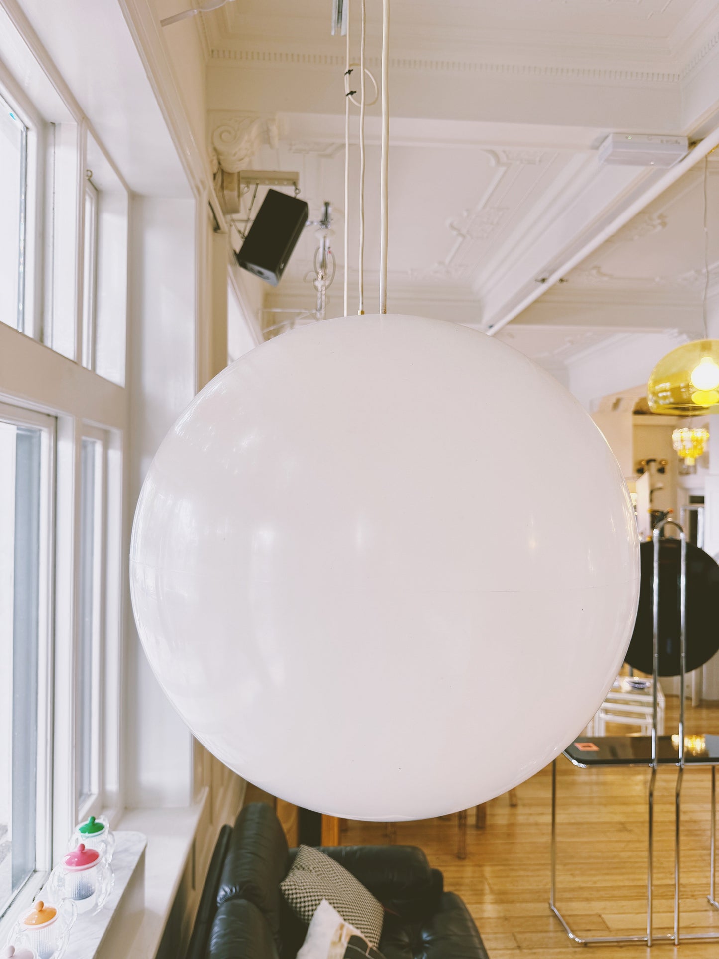 VINTAGE / 1970s Acrylic Sphere Pendants - White